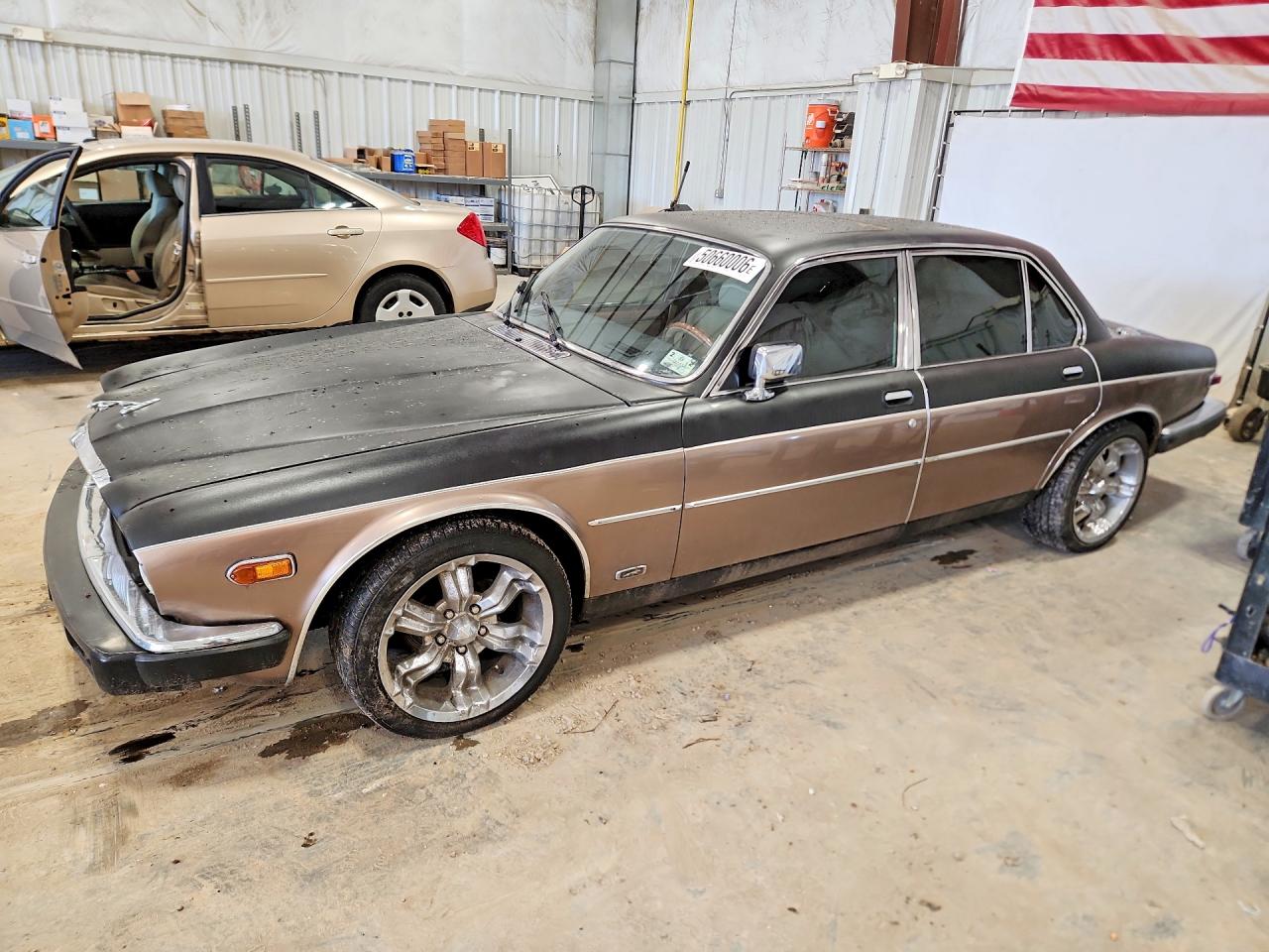 1985 Jaguar Xj6 Vanden Plas Two Tone vin: SAJAY1343FC397388