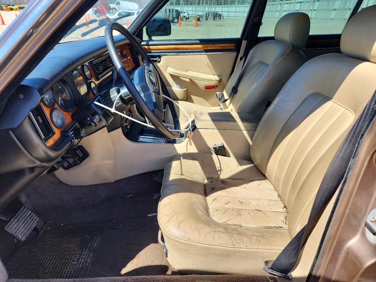 1985 Jaguar Xj6 Vanden Plas Two Tone vin: SAJAY1343FC397388