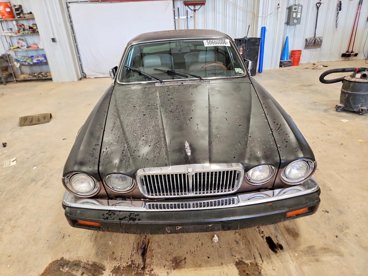 1985 Jaguar Xj6 Vanden Plas Two Tone vin: SAJAY1343FC397388