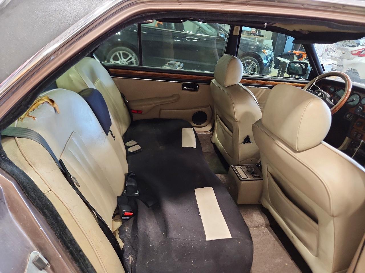 1985 Jaguar Xj6 Vanden Plas Two Tone vin: SAJAY1343FC397388