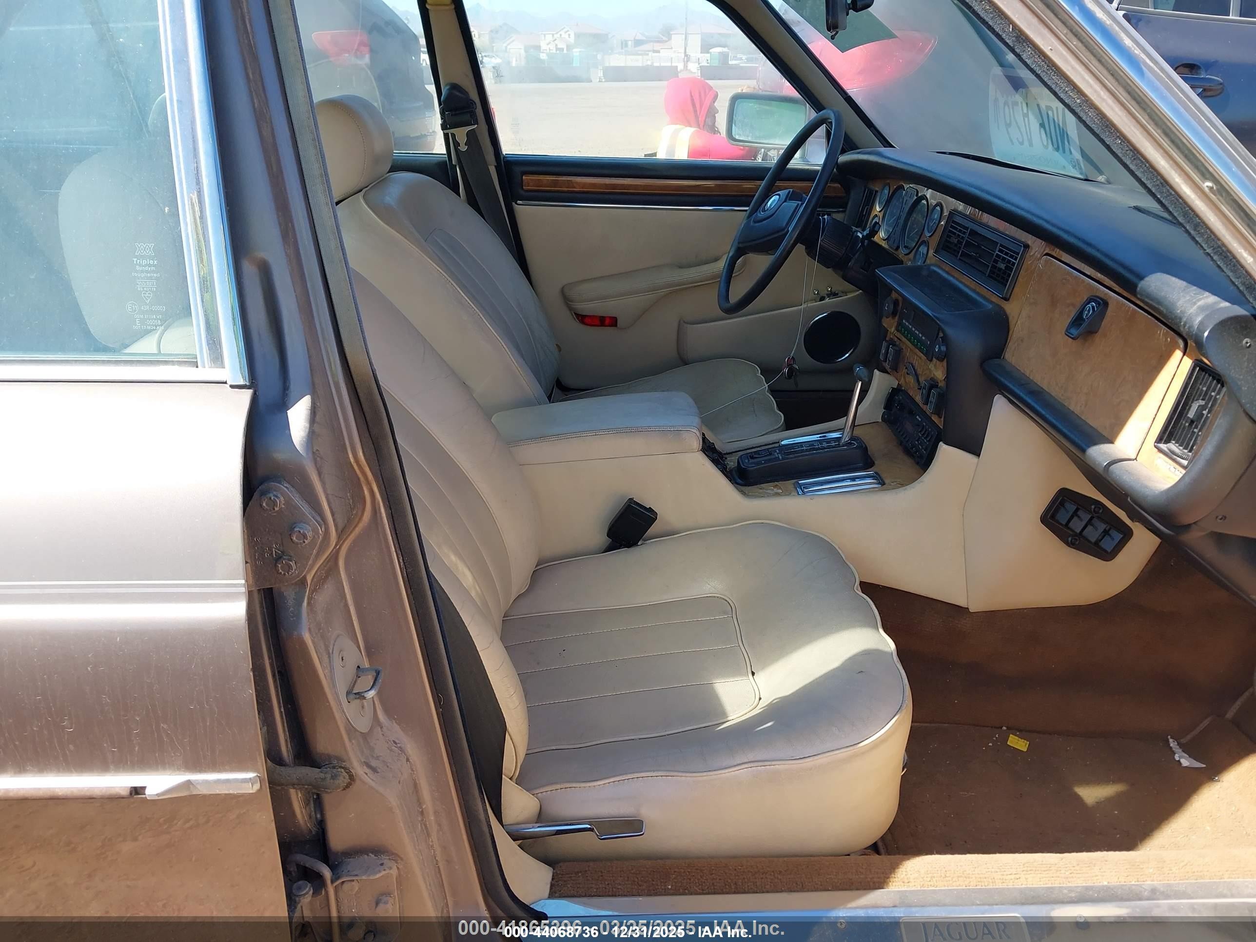 1986 Jaguar Xj6 Vanden Plas Коричневый vin: SAJAY1343GC456151