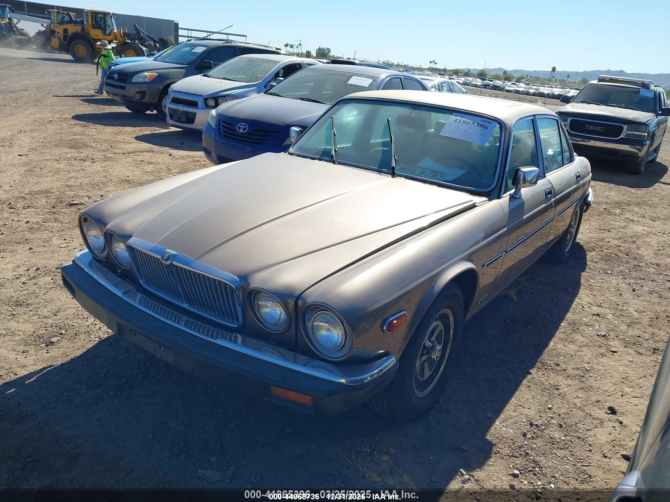 1986 Jaguar Xj6 Vanden Plas Коричневый vin: SAJAY1343GC456151