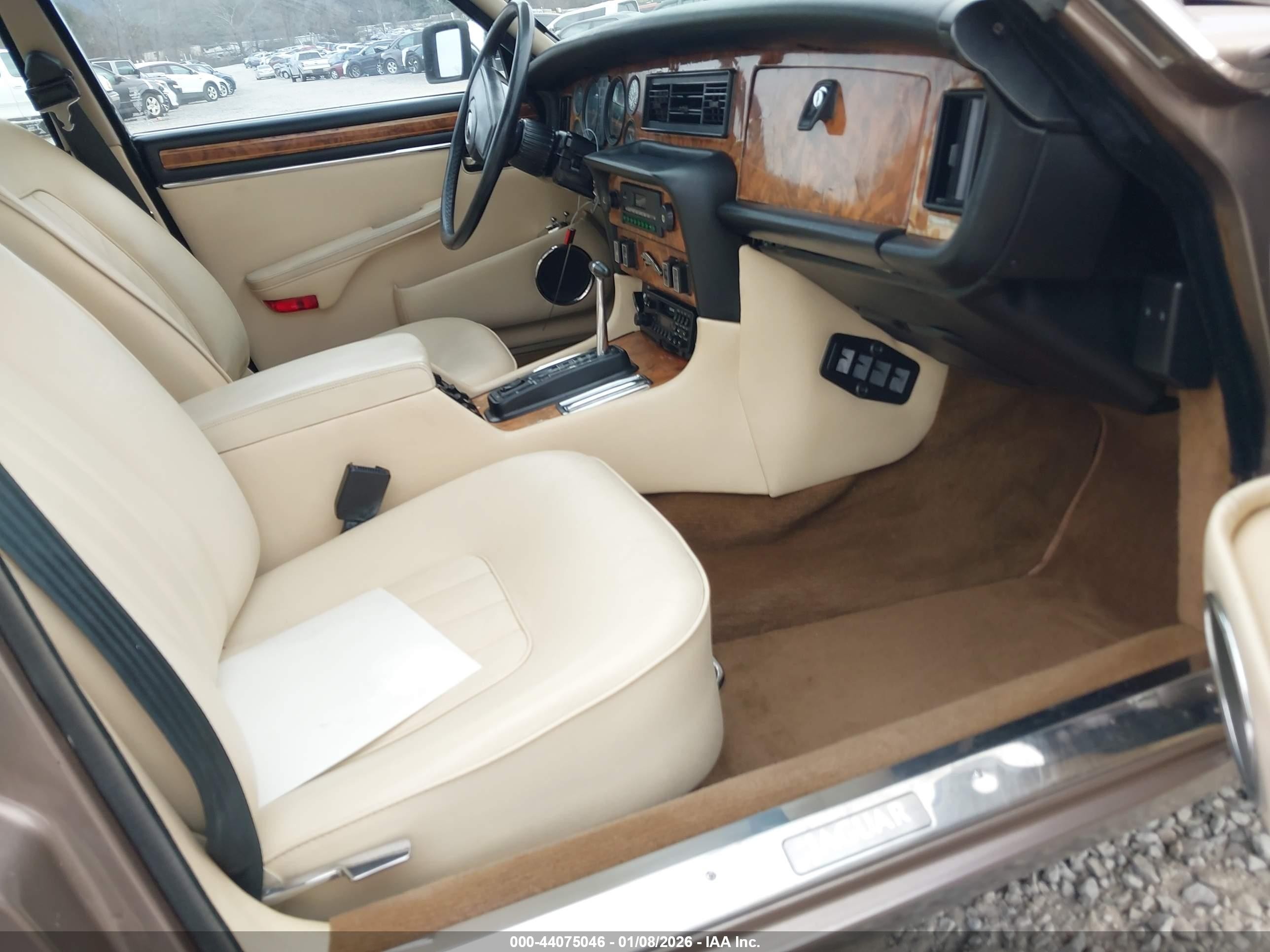 1986 Jaguar Xj6 Vanden Plas Gold vin: SAJAY1347GC446514