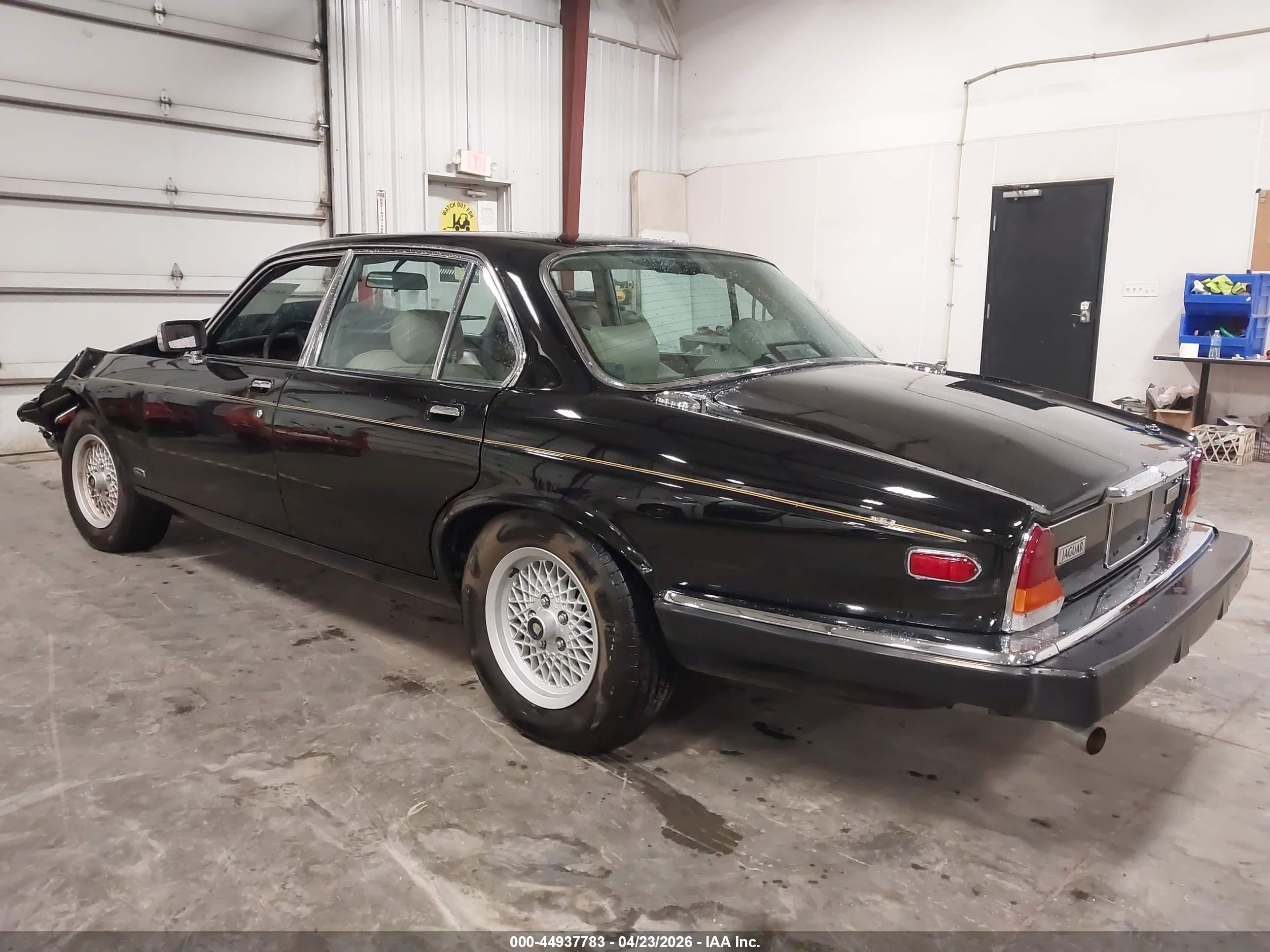 1986 Jaguar Xj6 Vanden Plas Black vin: SAJAY1349GC451293