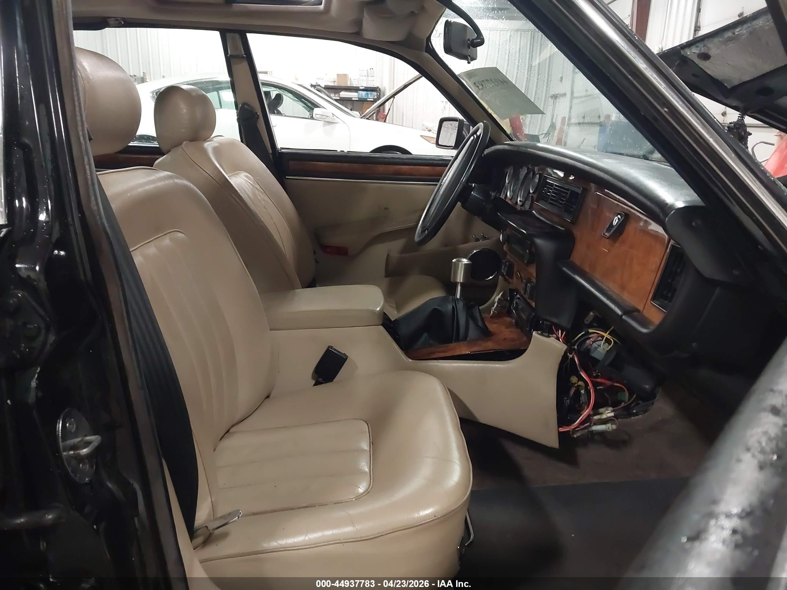 1986 Jaguar Xj6 Vanden Plas Black vin: SAJAY1349GC451293