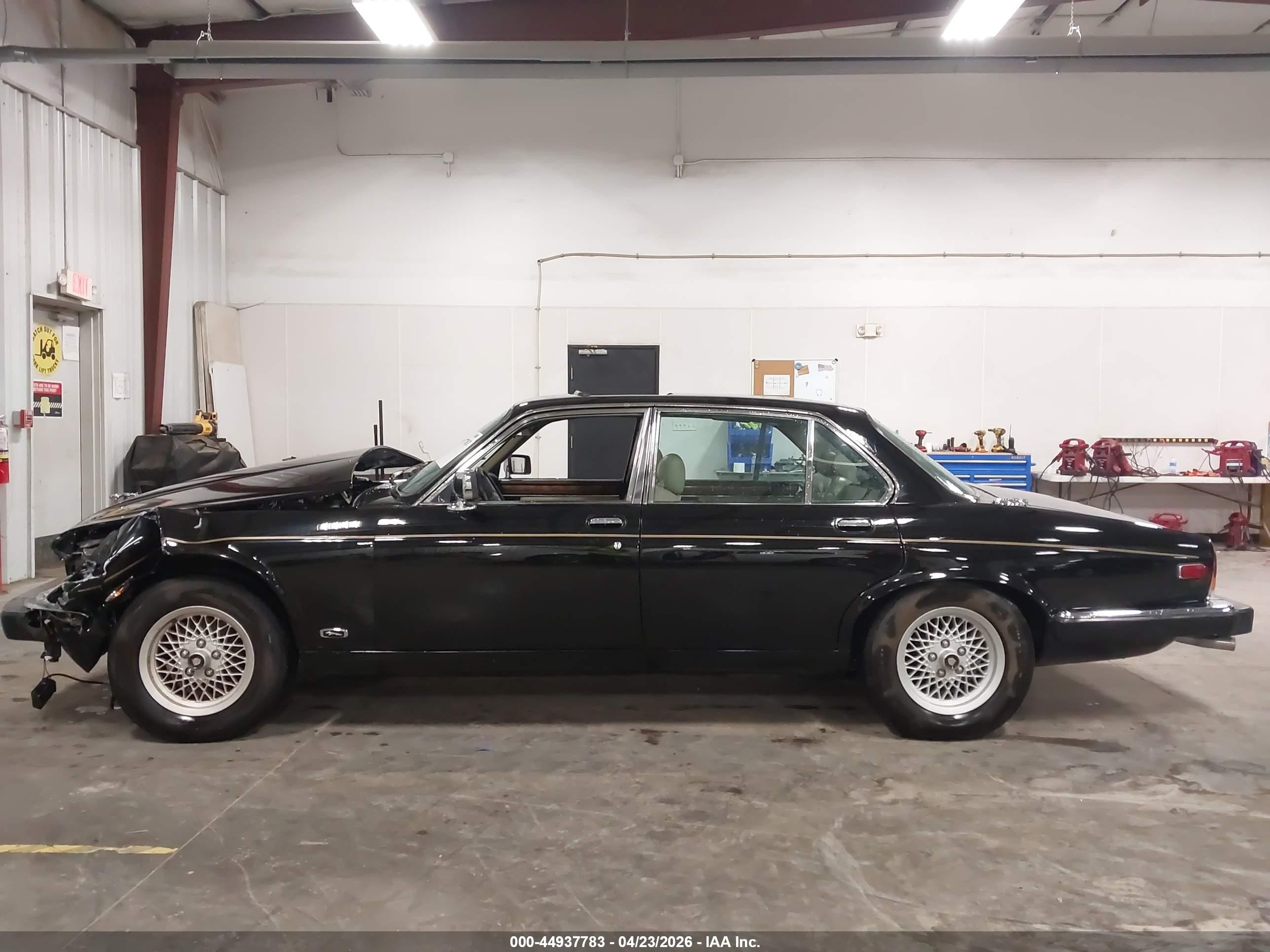 1986 Jaguar Xj6 Vanden Plas Black vin: SAJAY1349GC451293
