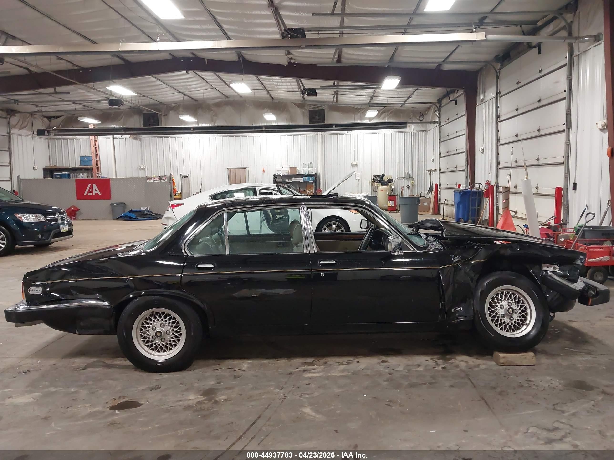 1986 Jaguar Xj6 Vanden Plas Black vin: SAJAY1349GC451293