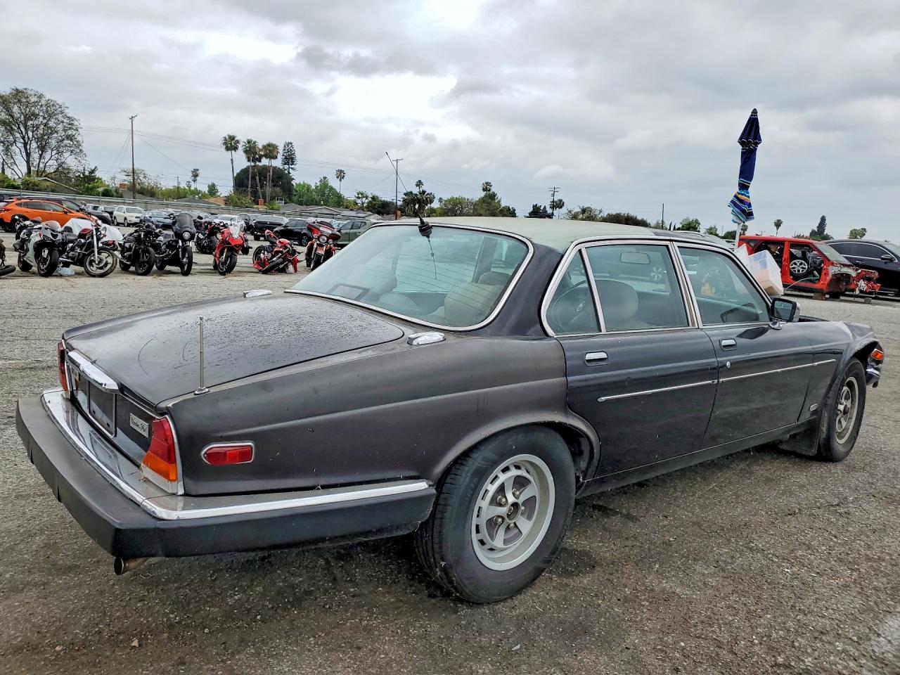 1986 Jaguar Xj6 Vanden Plas Black vin: SAJAY134XGC438696