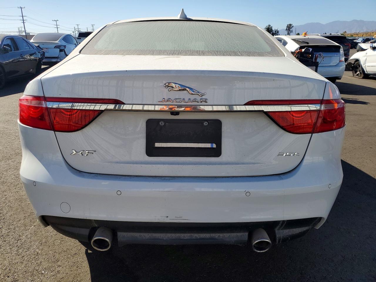 2016 Jaguar Xf Premium White vin: SAJBD4BV9GCY13294