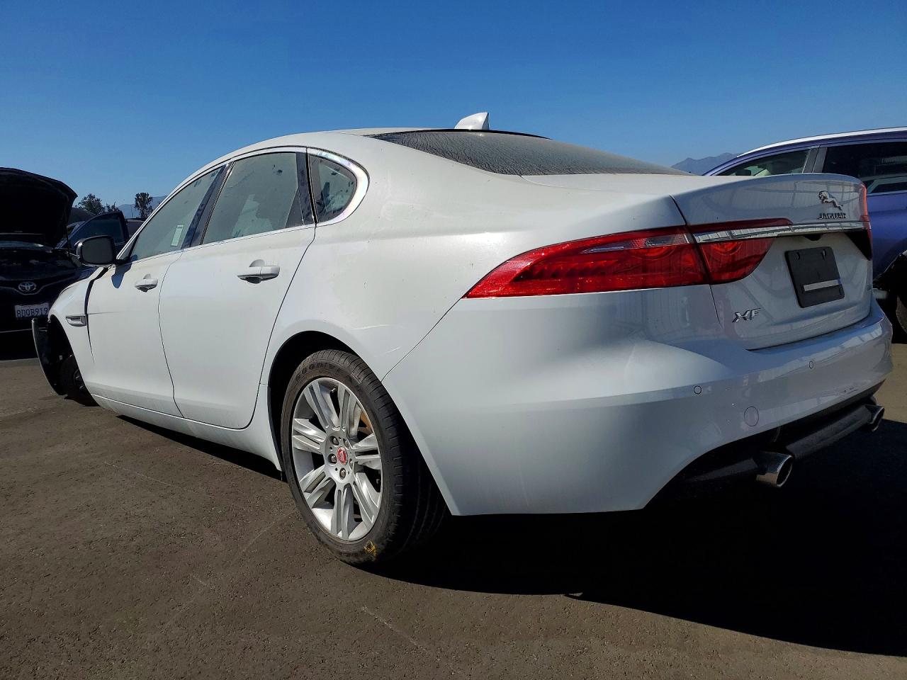 2016 Jaguar Xf Premium White vin: SAJBD4BV9GCY13294
