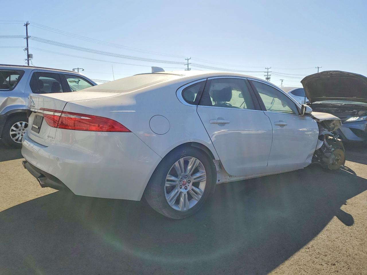 2016 Jaguar Xf Premium White vin: SAJBD4BV9GCY13294