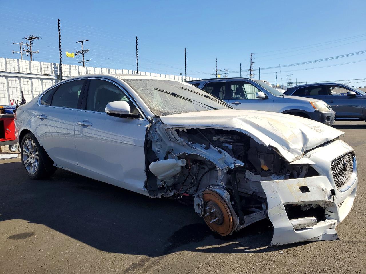 2016 Jaguar Xf Premium White vin: SAJBD4BV9GCY13294