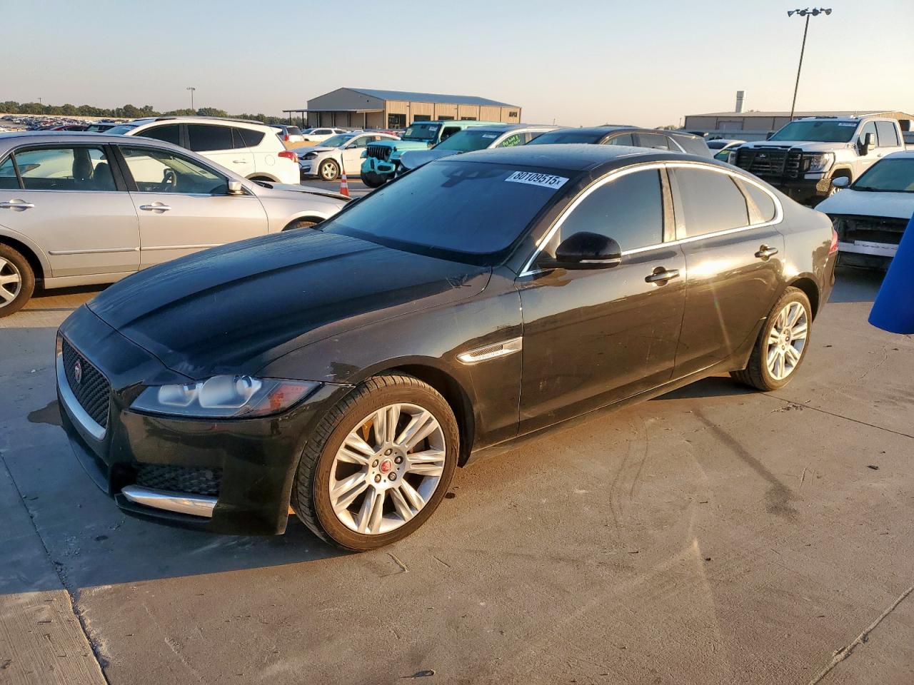 2018 Jaguar Xf Premium Черный vin: SAJBD4EV5JCY57411