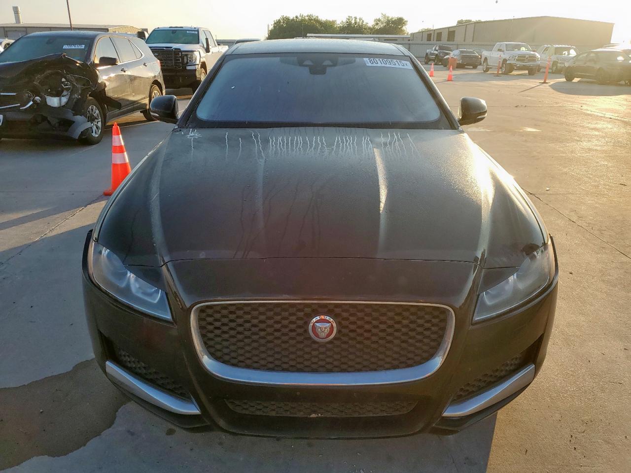 2018 Jaguar Xf Premium Черный vin: SAJBD4EV5JCY57411