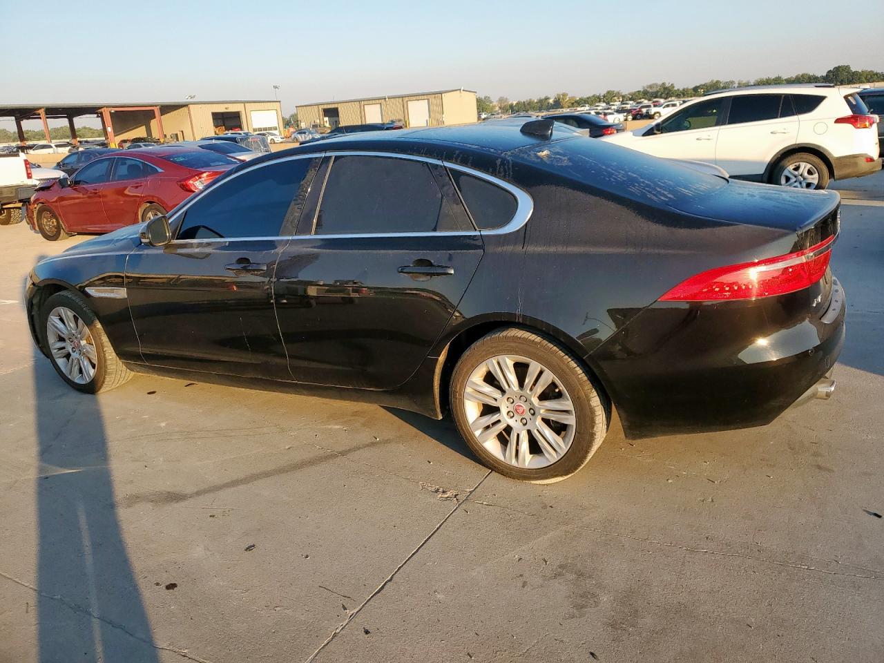 2018 Jaguar Xf Premium Черный vin: SAJBD4EV5JCY57411