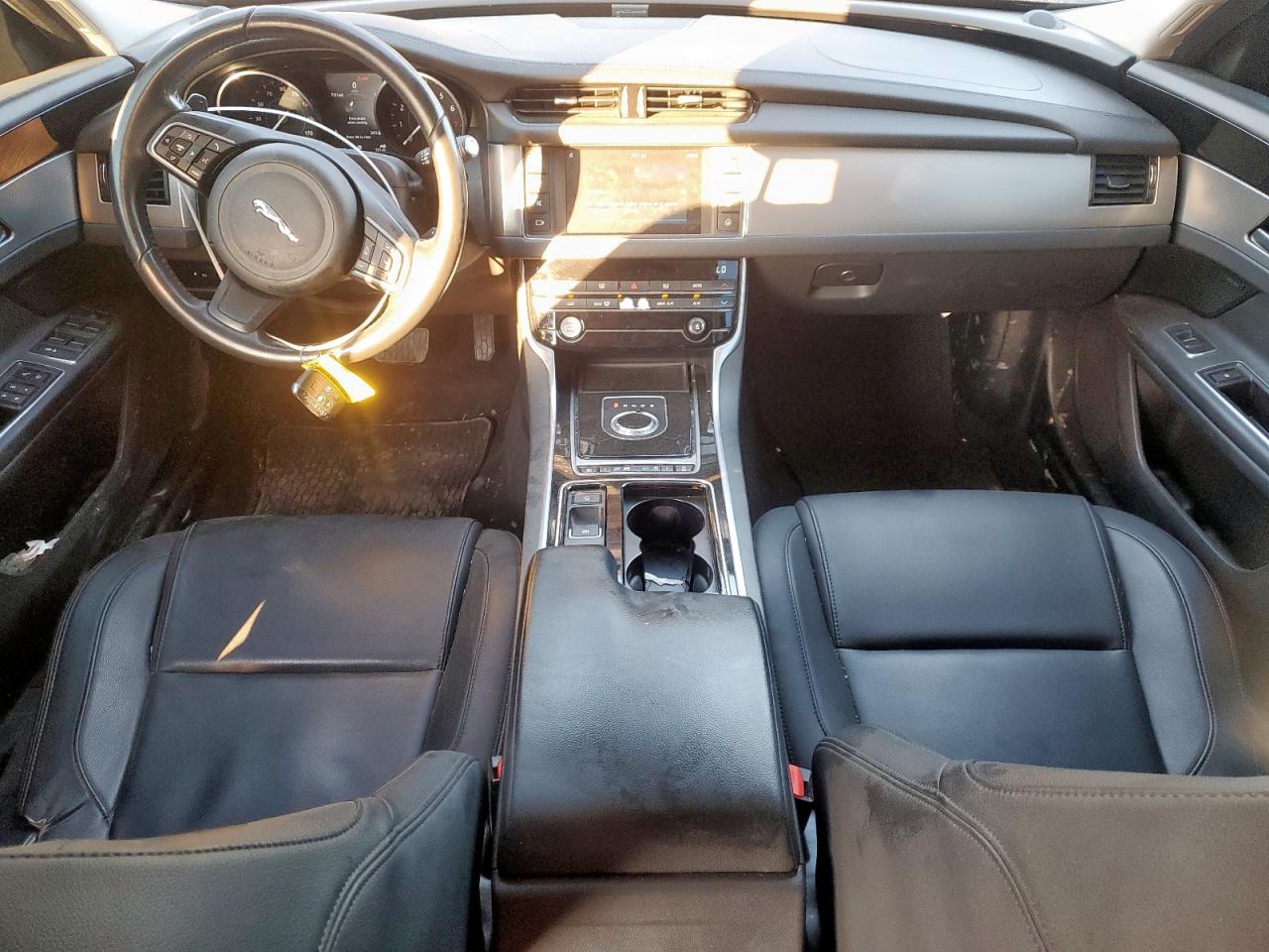 2018 Jaguar Xf Premium Черный vin: SAJBD4EV5JCY57411