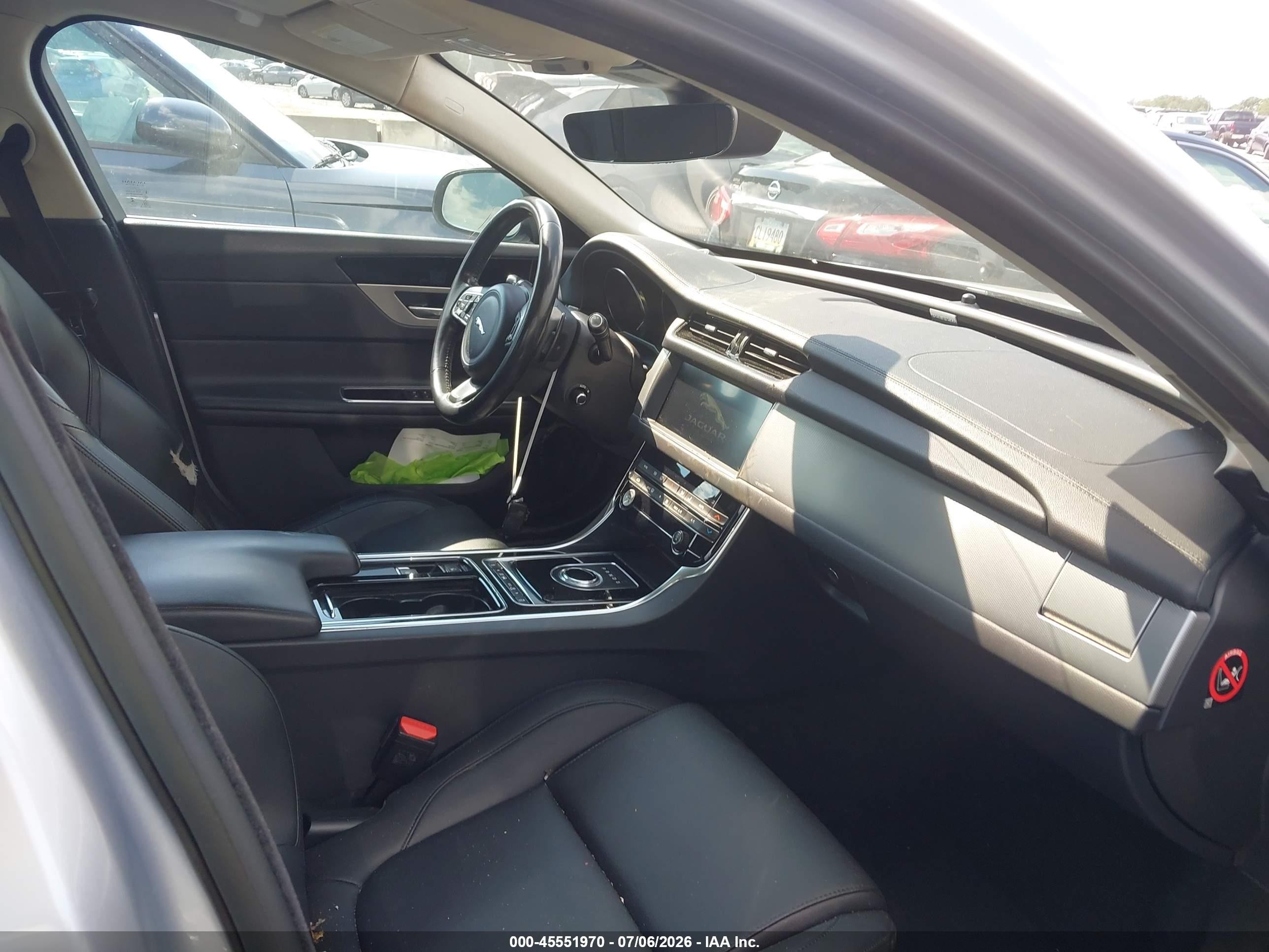 2019 Jaguar Xf 30t Premium Silver vin: SAJBD4GX8KCY76454