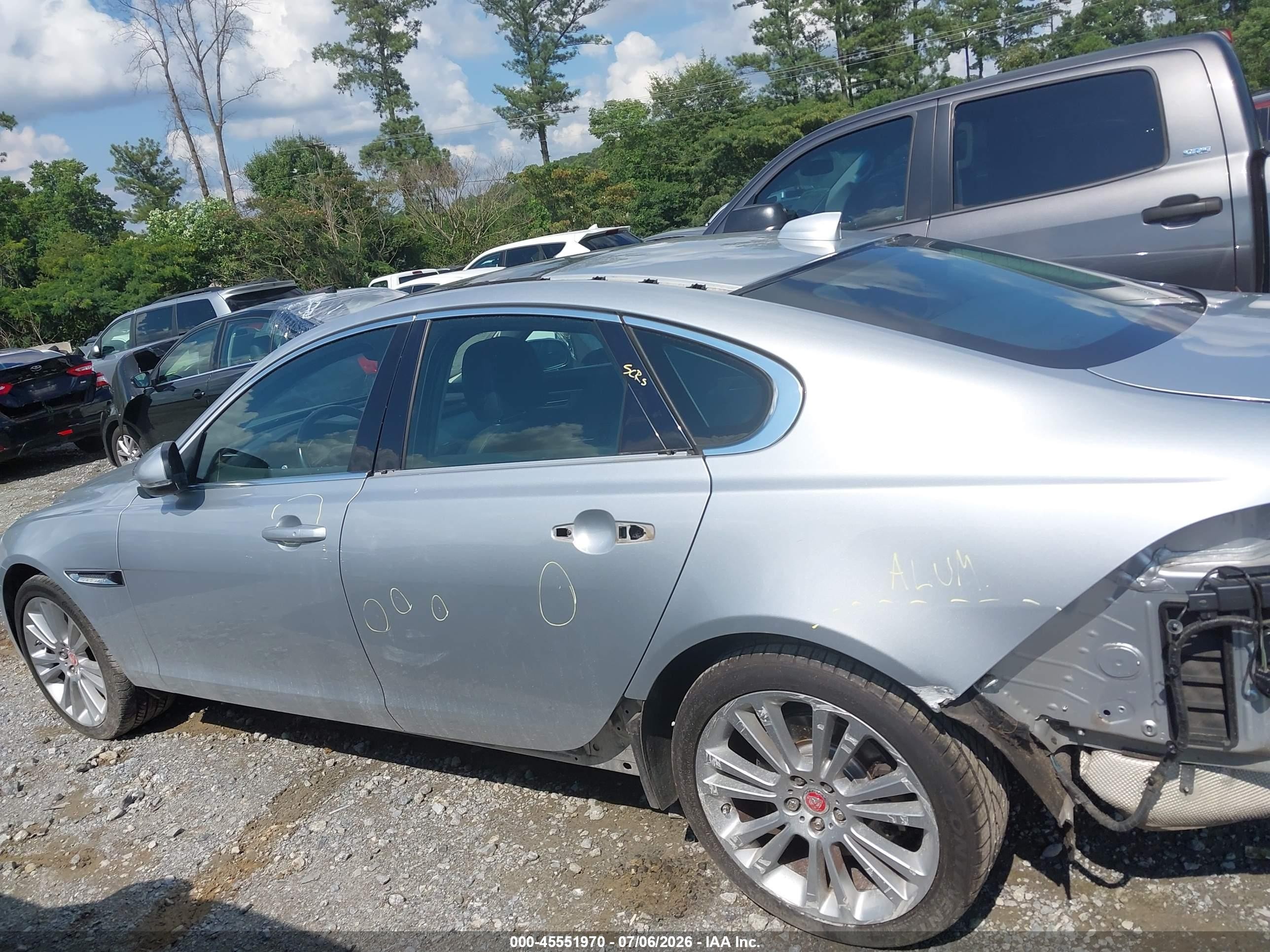 2019 Jaguar Xf 30t Premium Silver vin: SAJBD4GX8KCY76454