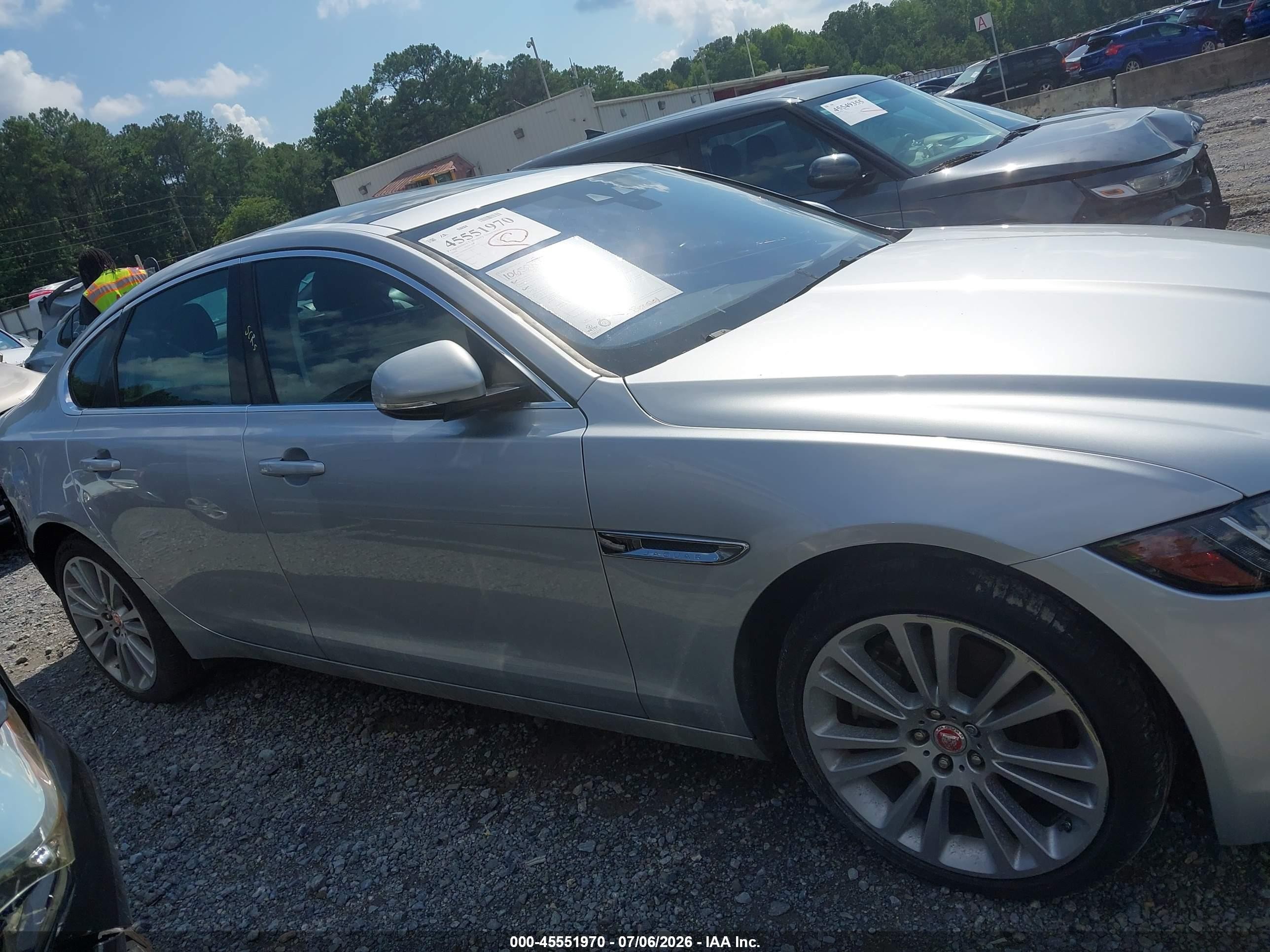2019 Jaguar Xf 30t Premium Silver vin: SAJBD4GX8KCY76454