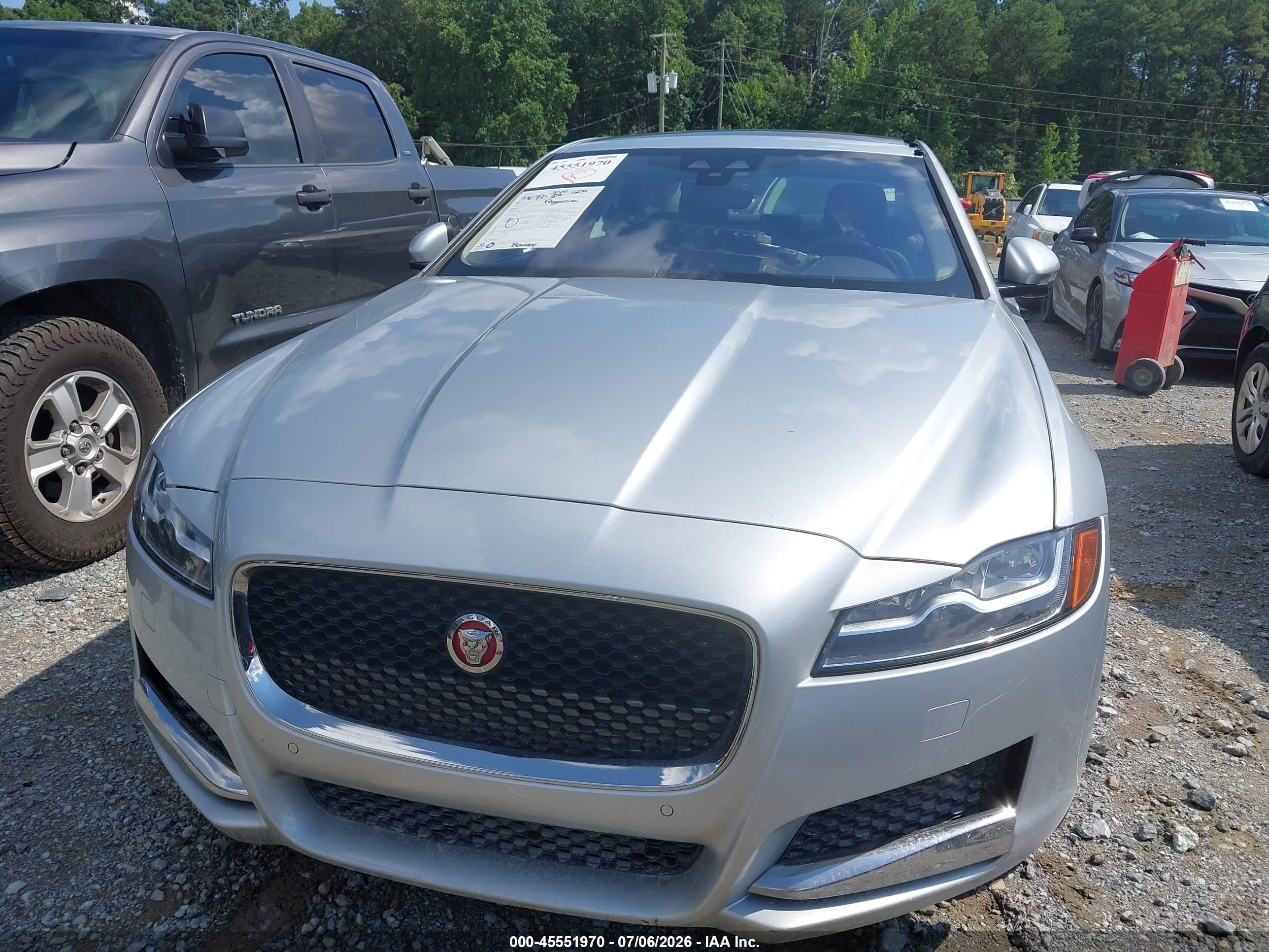 2019 Jaguar Xf 30t Premium Silver vin: SAJBD4GX8KCY76454