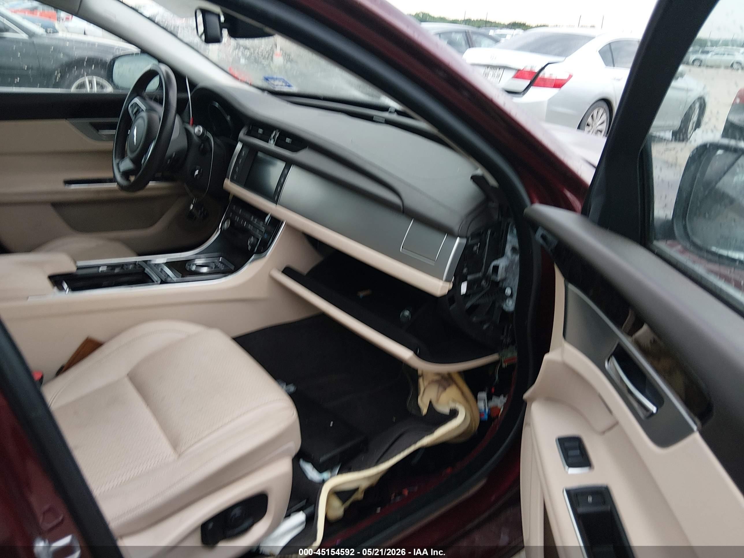 2016 Jaguar Xf 35t Prestige Burgundy vin: SAJBE4BV2GCY14557