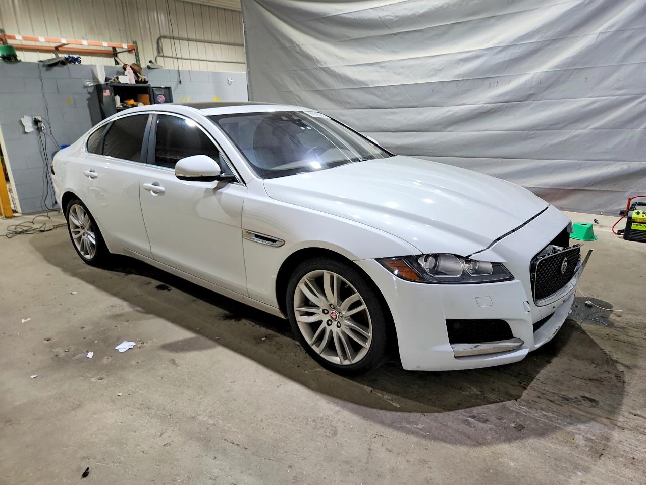 2016 Jaguar Xf Prestige White vin: SAJBE4BV8GCY02669