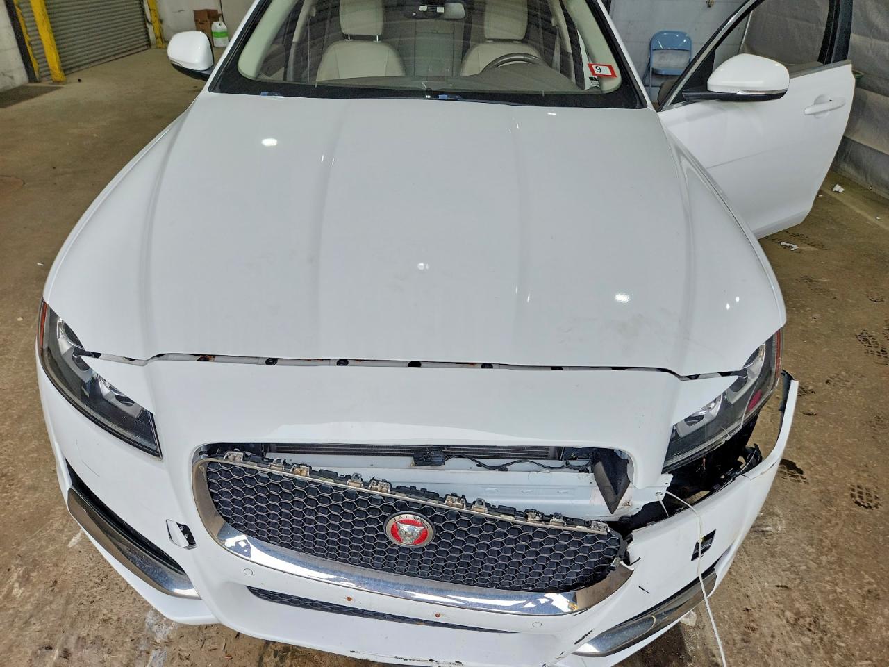 2016 Jaguar Xf Prestige White vin: SAJBE4BV8GCY02669