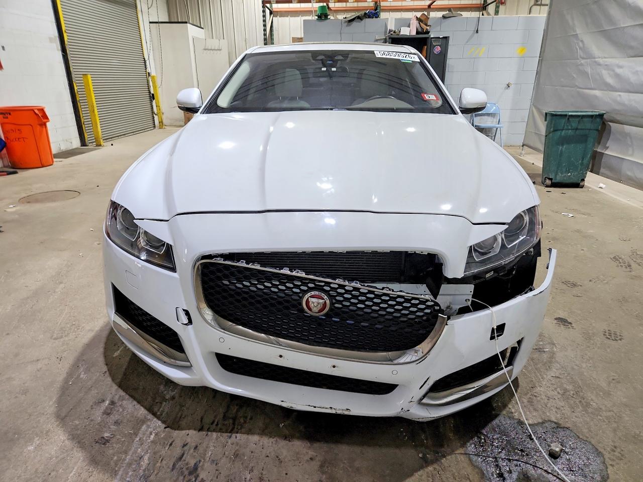 2016 Jaguar Xf Prestige White vin: SAJBE4BV8GCY02669