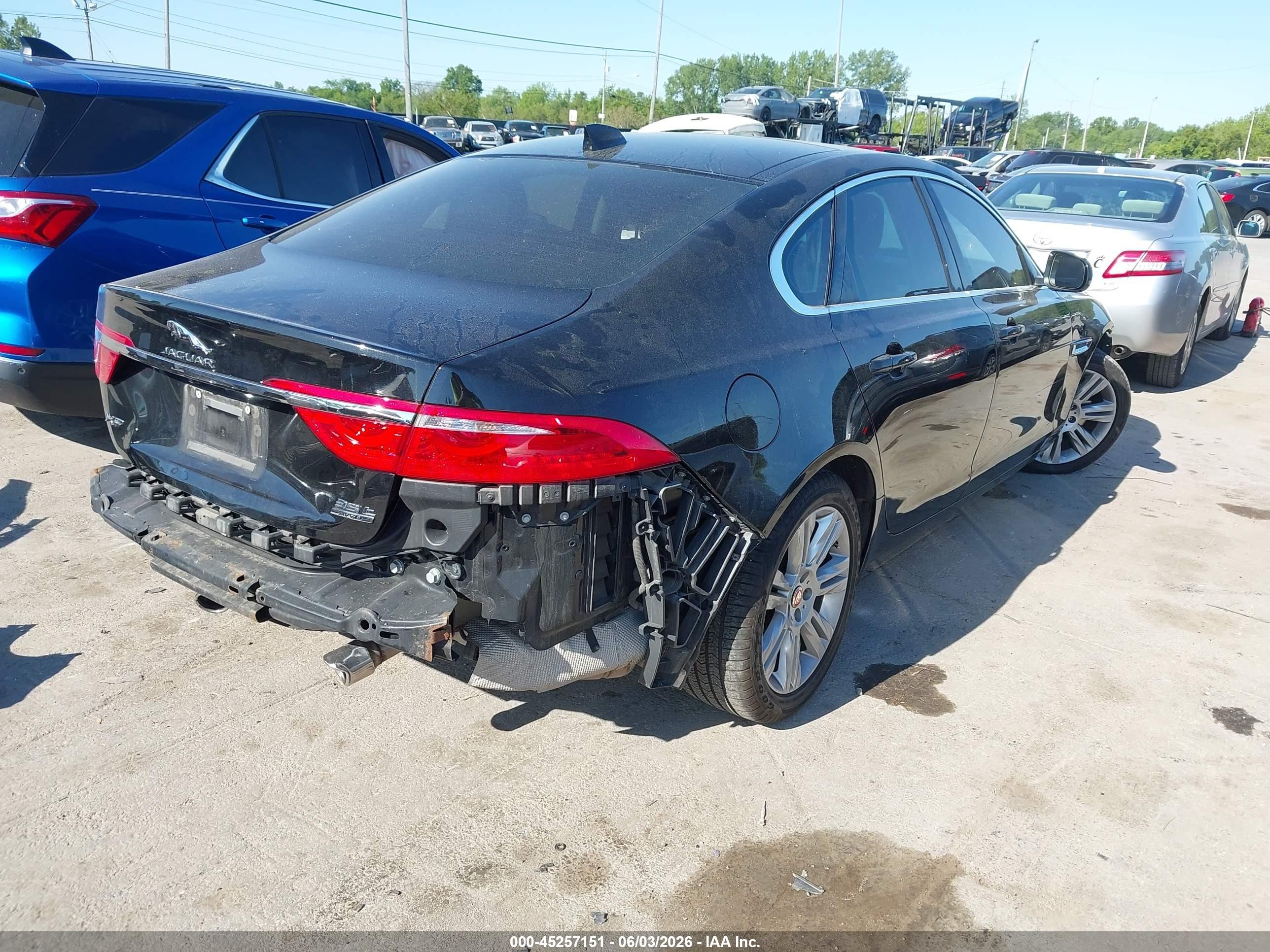 2016 Jaguar Xf 35t Premium Black vin: SAJBJ4BV7GCY23542
