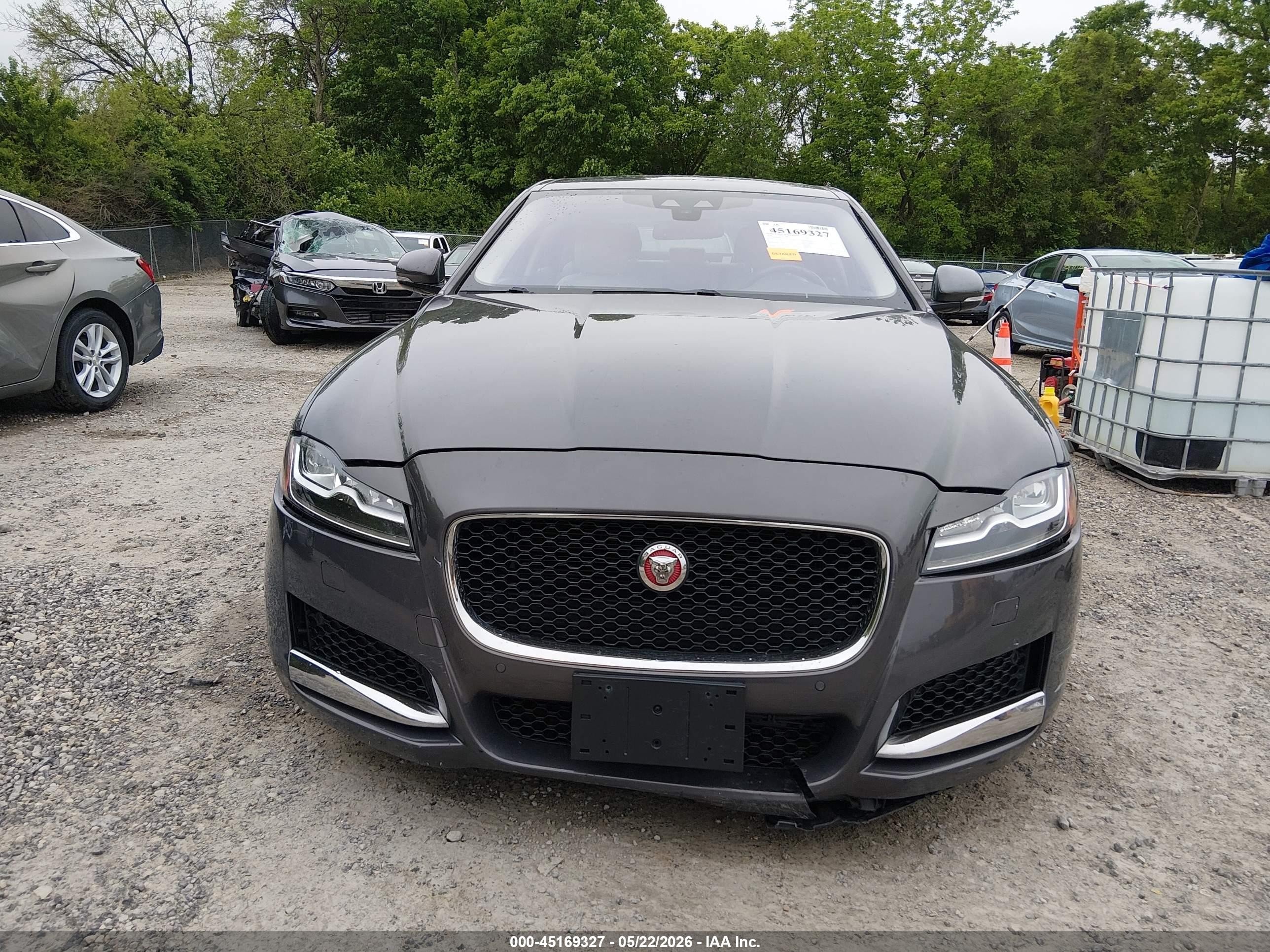 2016 Jaguar Xf 35t Prestige Gray vin: SAJBK4BV7GCY16152