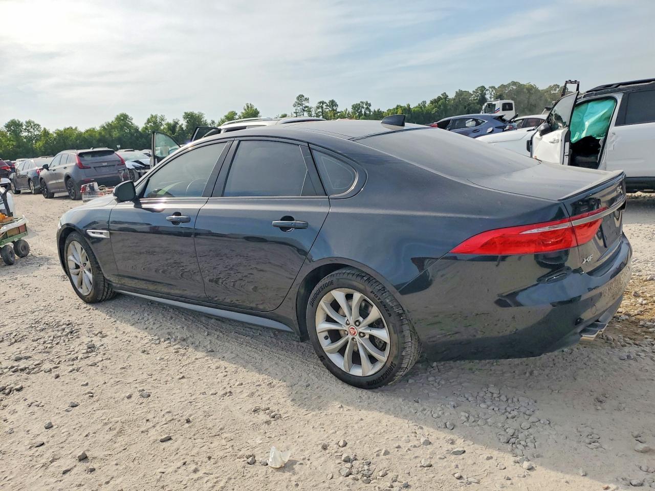2017 Jaguar Xf R - Sport Black vin: SAJBL4BN8HCY43875