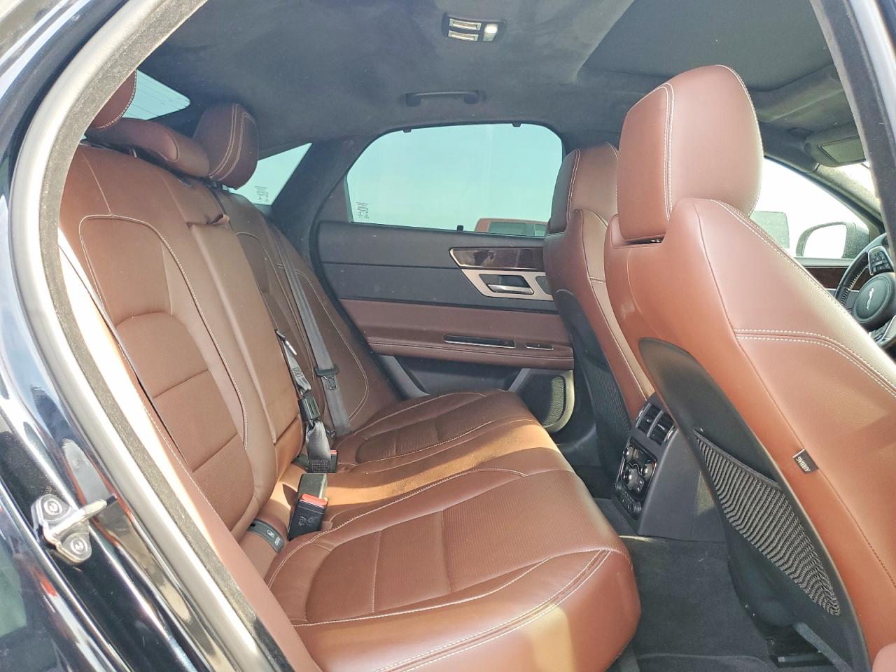 2017 Jaguar Xf R - Sport Black vin: SAJBL4BN8HCY43875
