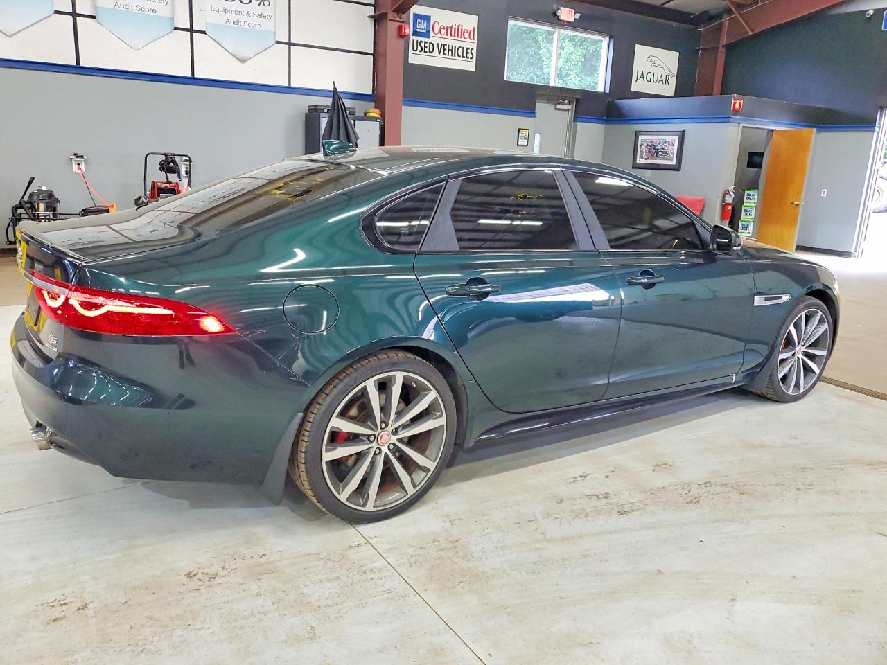 2016 Jaguar Xf S Green vin: SAJBM4BV9GCY23694
