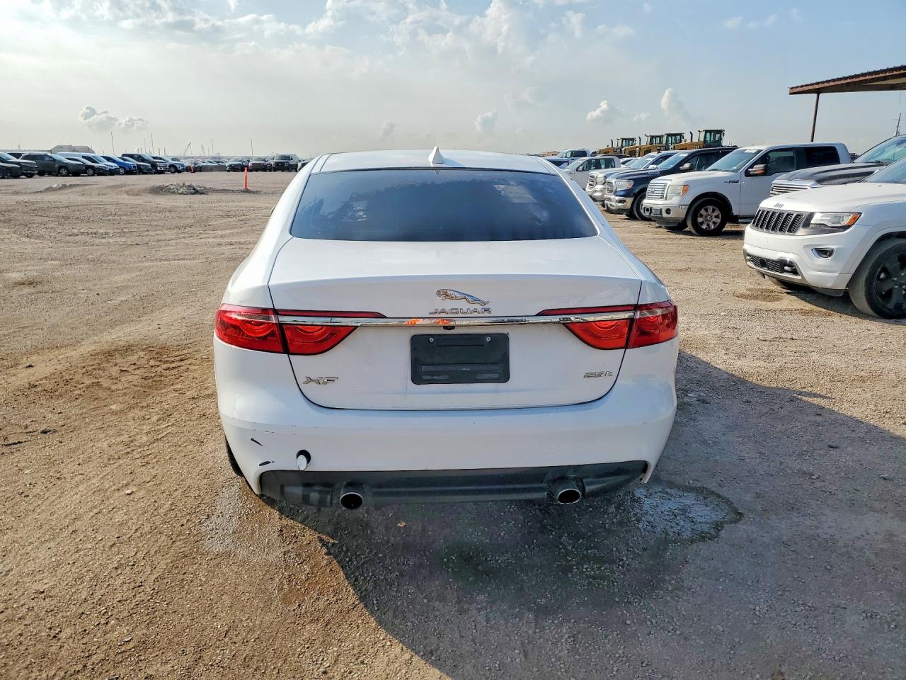 2018 Jagu Jaguar Xf 2wd 4c 4d Sedan 25t White vin: SAJBR4FX7JCY70596