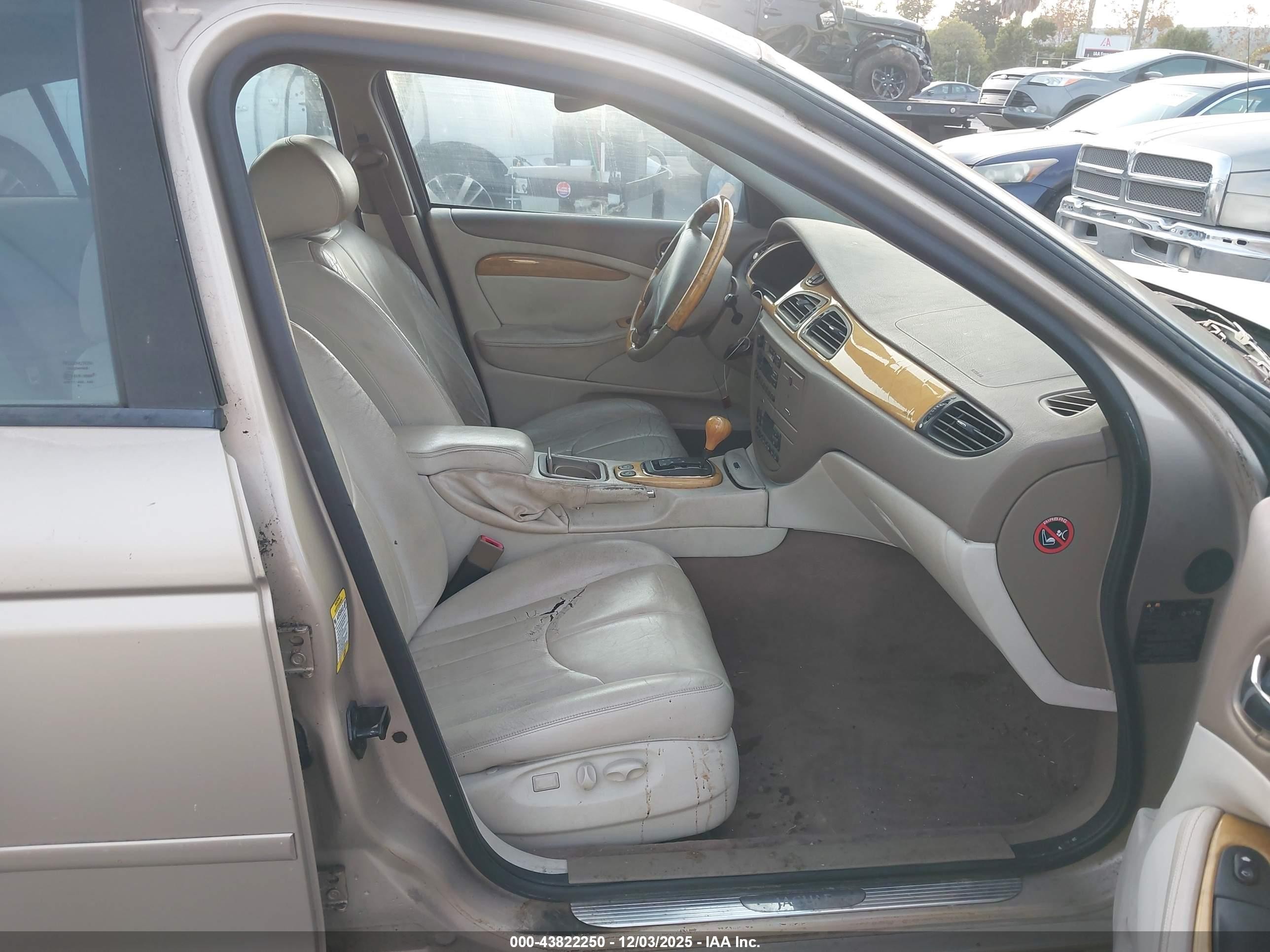 2000 Jaguar S-type 3.0l V6 Gold vin: SAJDA01C3YFL52927