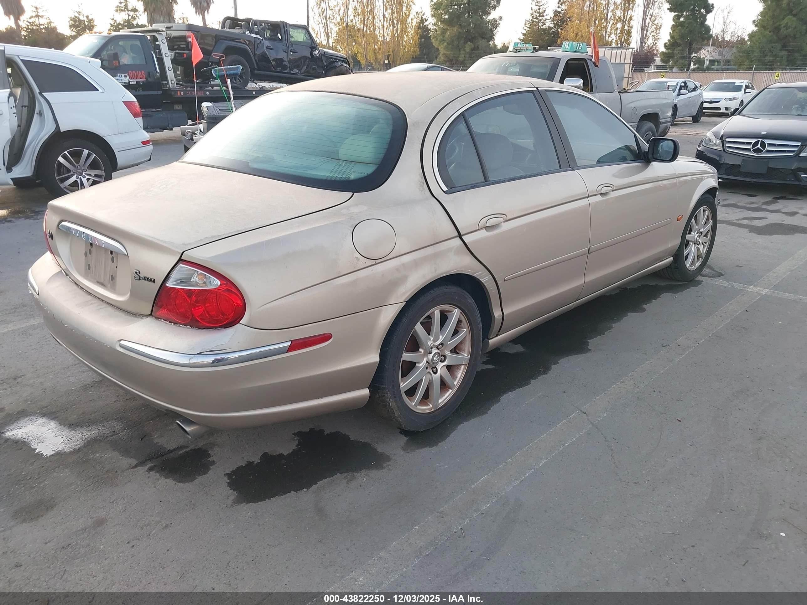 2000 Jaguar S-type 3.0l V6 Gold vin: SAJDA01C3YFL52927