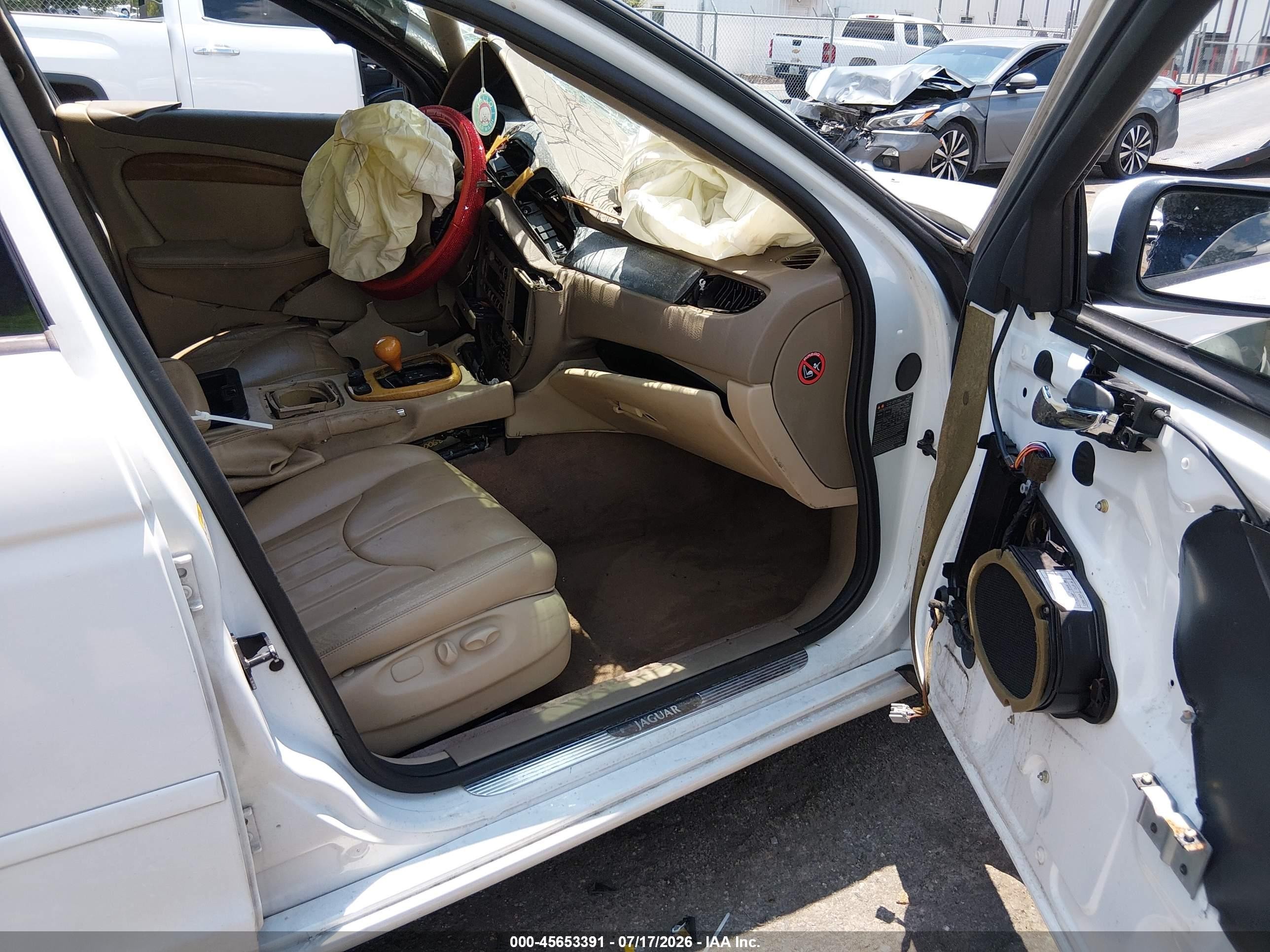 2000 Jaguar S-type 3.0l V6 White vin: SAJDA01C7YFL51599