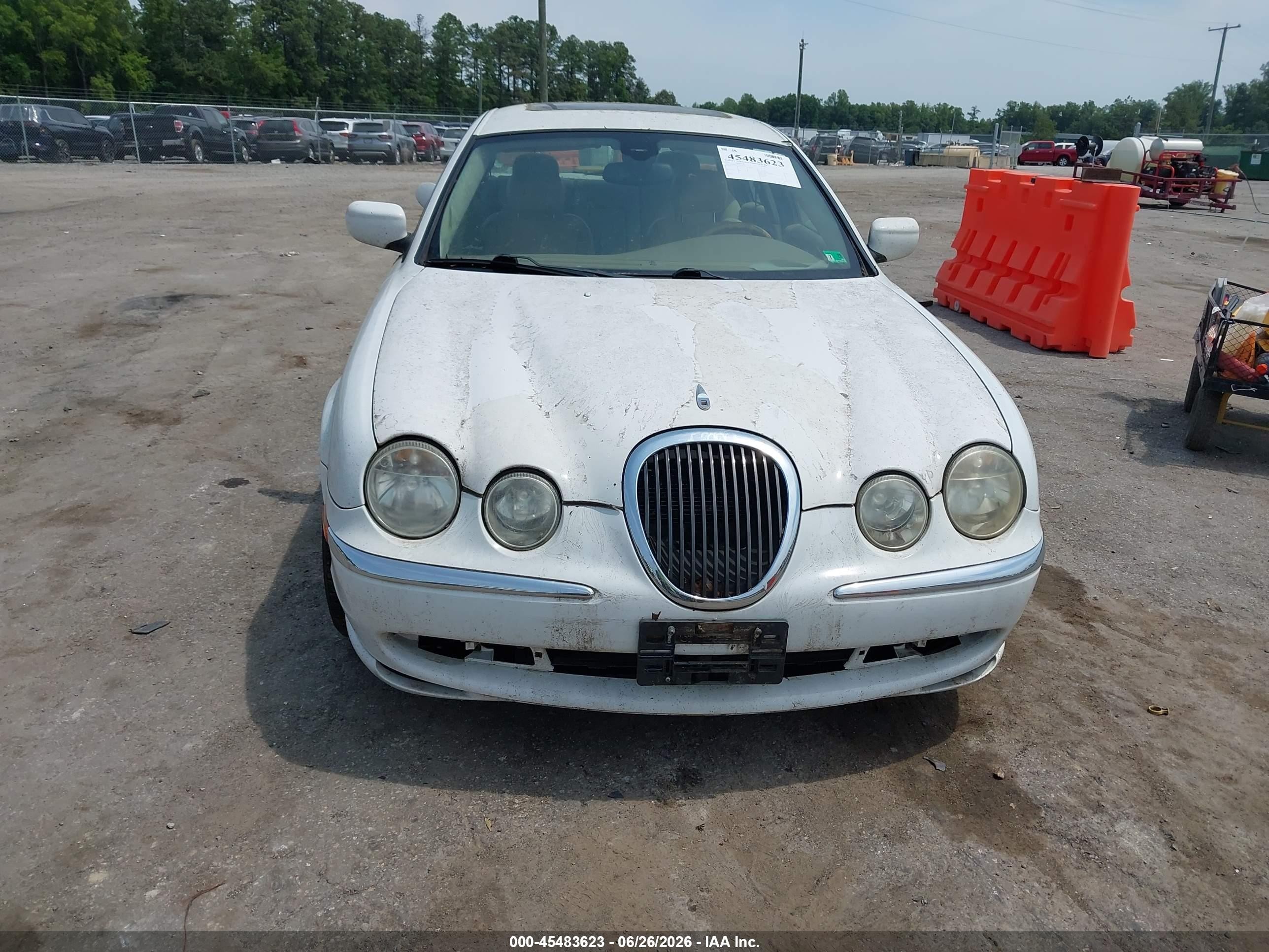 2000 Jaguar S-type 4.0l V8 White vin: SAJDA01D2YGL55322