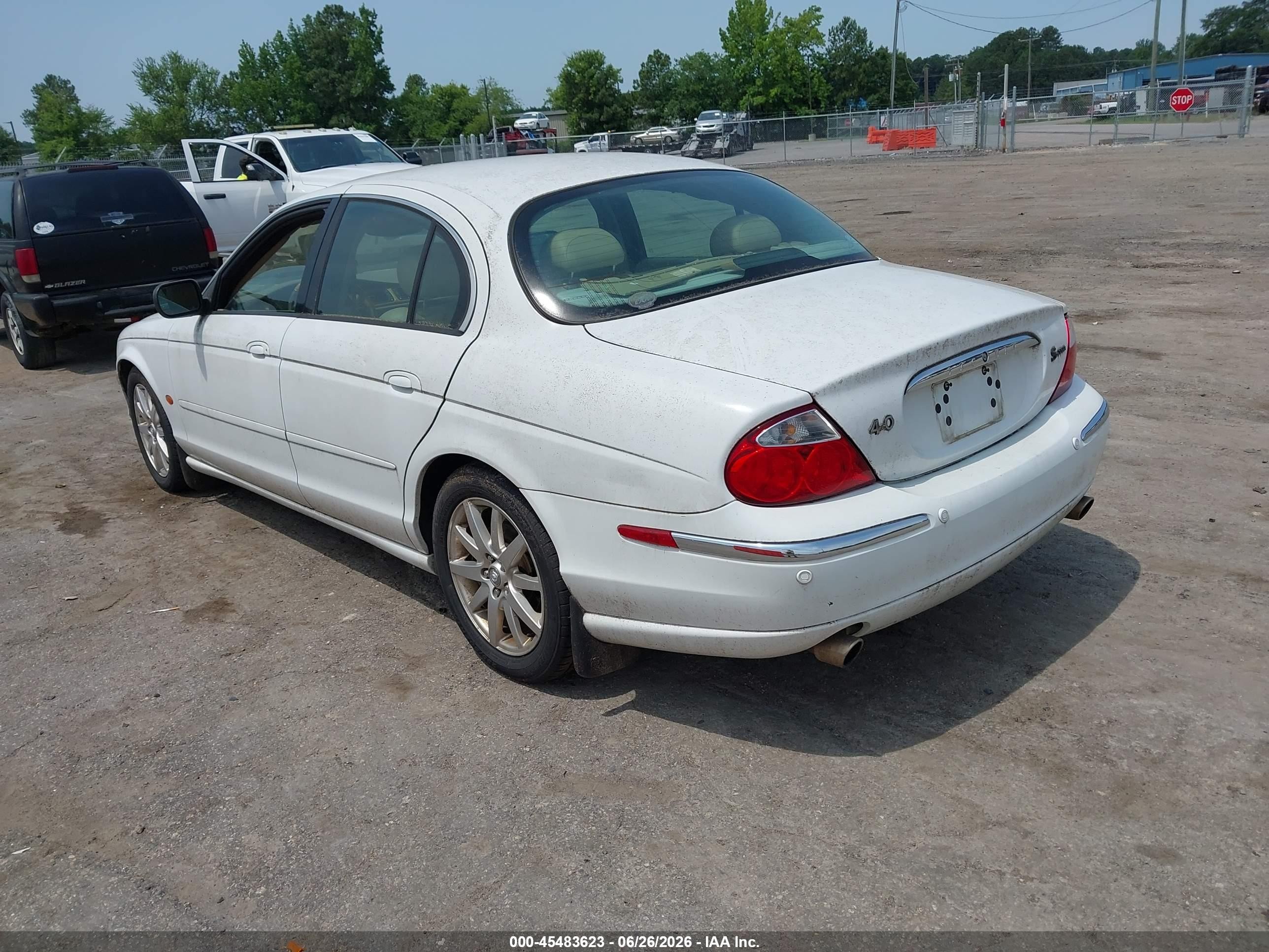 2000 Jaguar S-type 4.0l V8 White vin: SAJDA01D2YGL55322