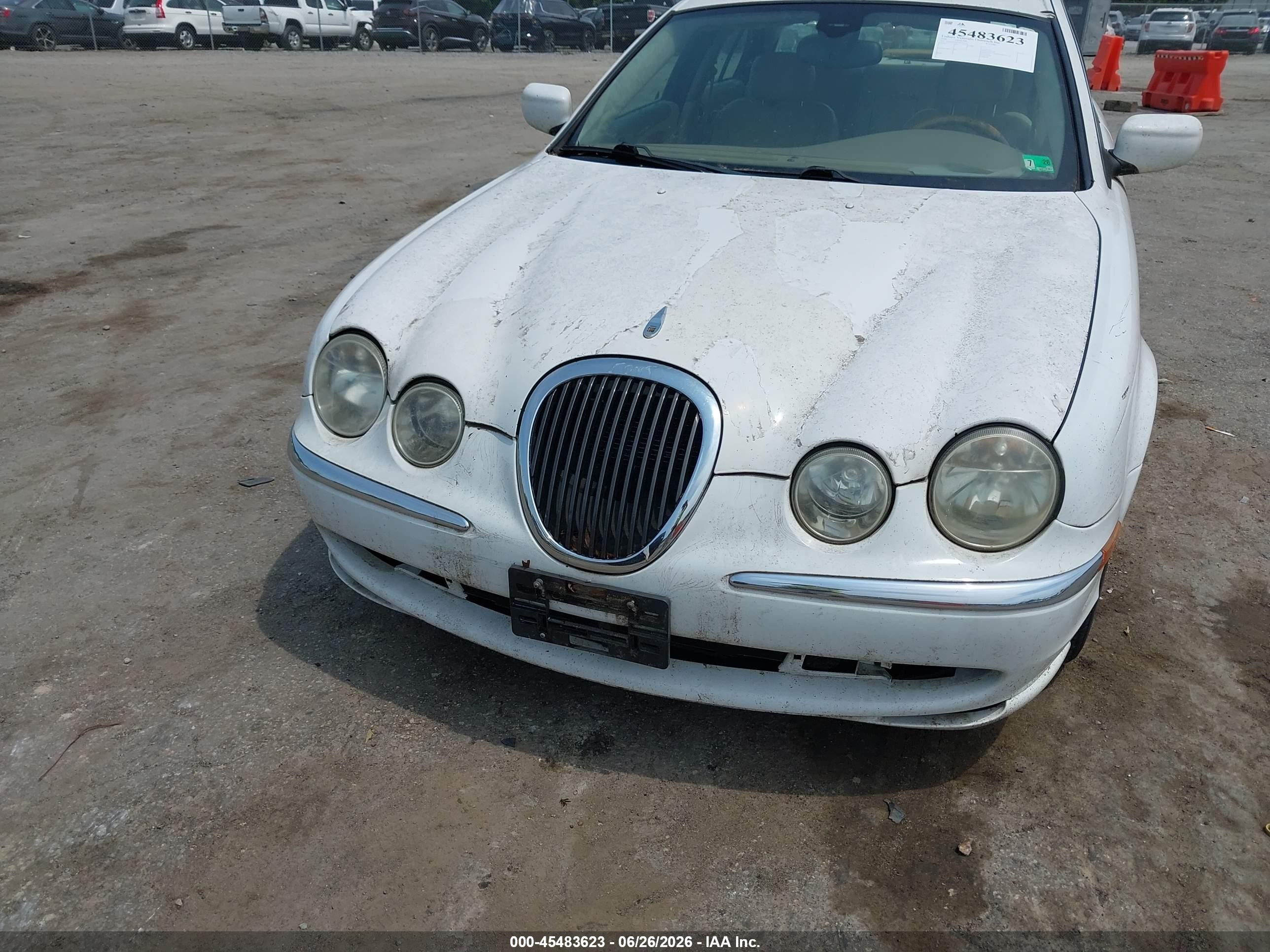 2000 Jaguar S-type 4.0l V8 White vin: SAJDA01D2YGL55322