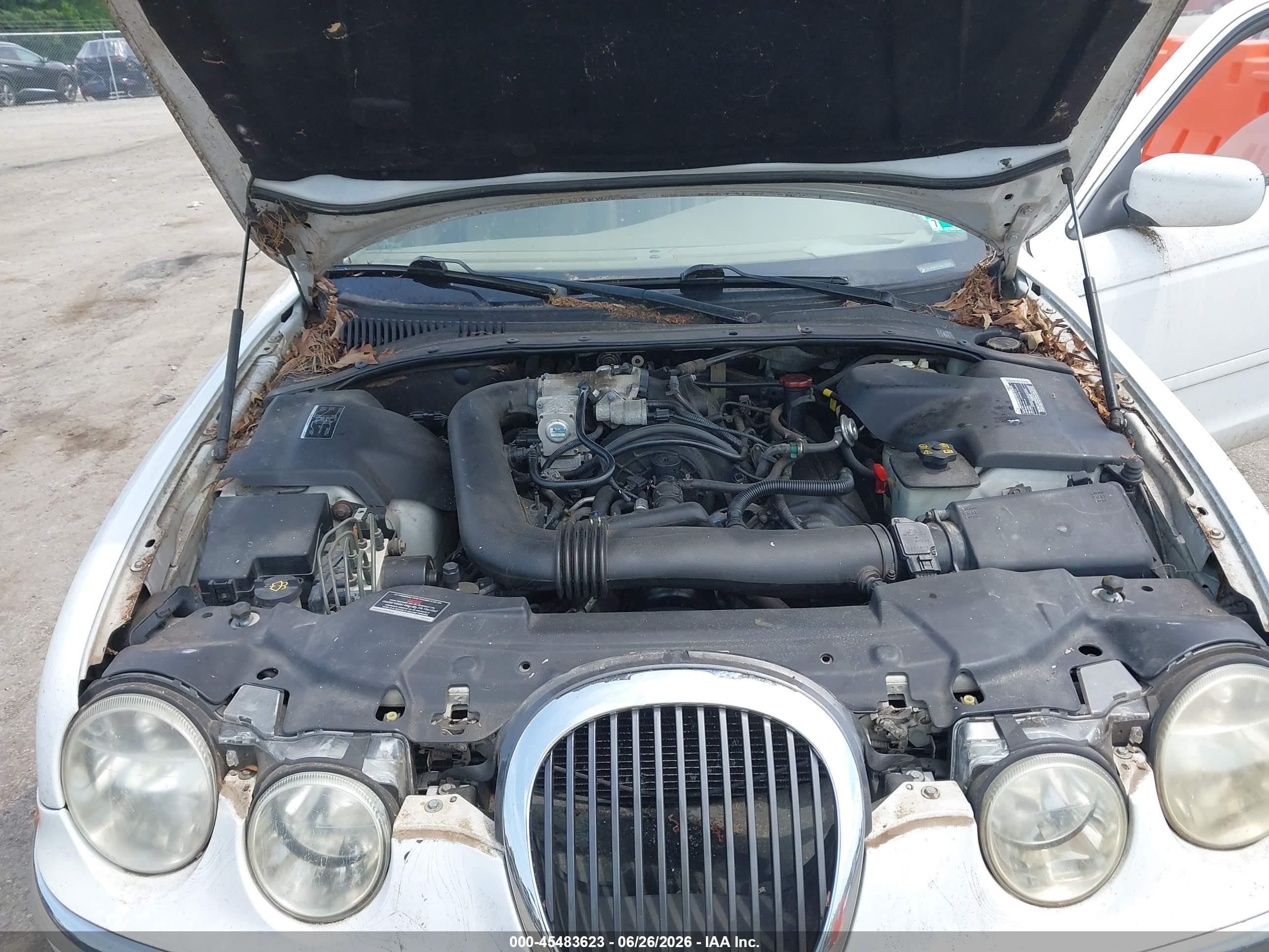 2000 Jaguar S-type 4.0l V8 White vin: SAJDA01D2YGL55322