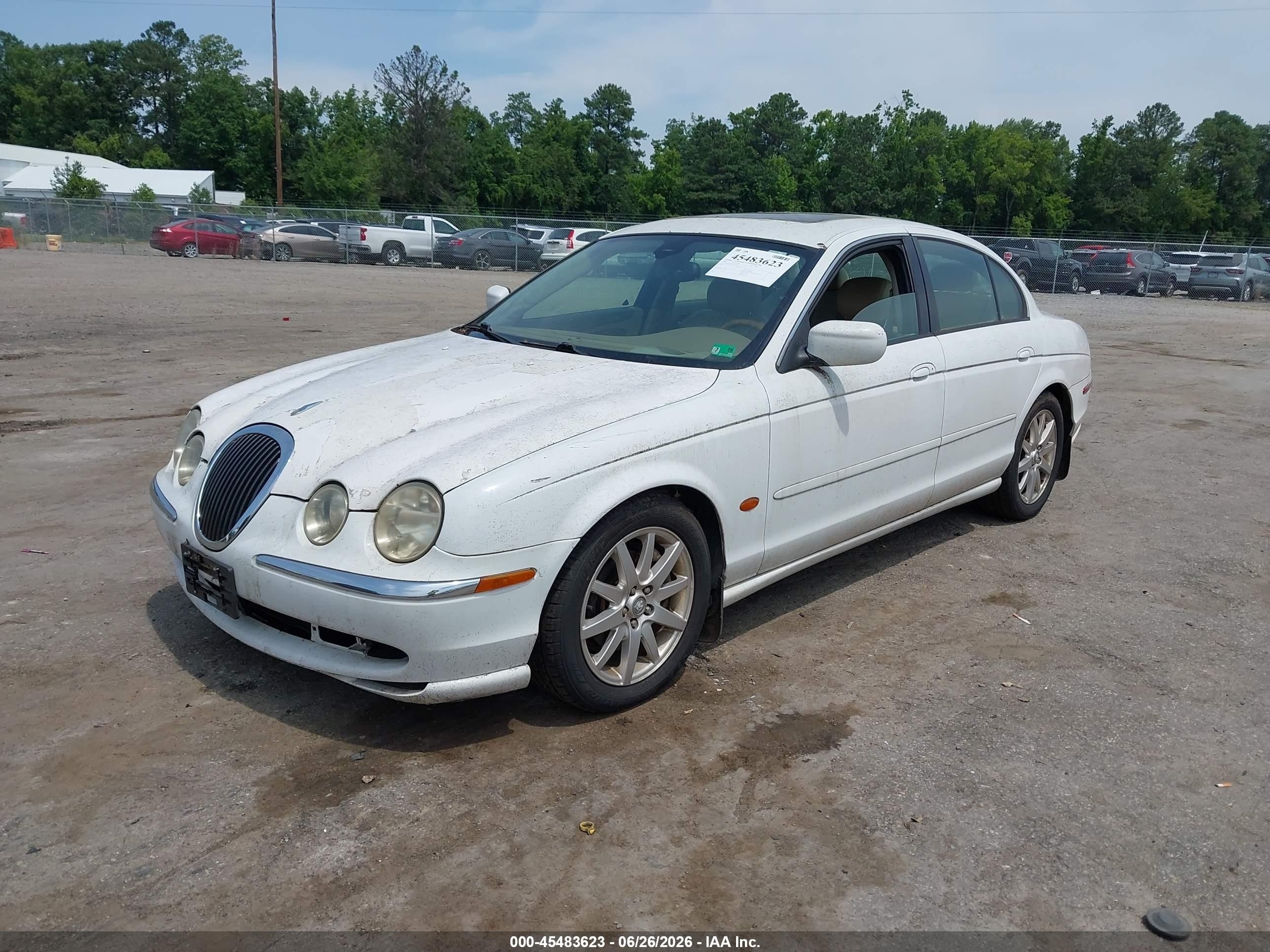 2000 Jaguar S-type 4.0l V8 White vin: SAJDA01D2YGL55322