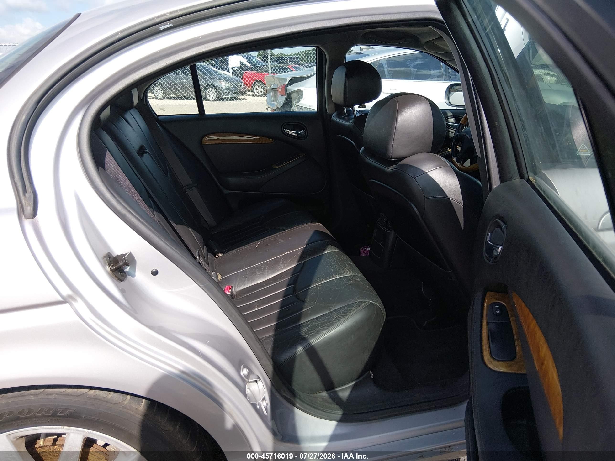 2000 Jaguar S-type 4.0l V8 Silver vin: SAJDA01D4YGL67746