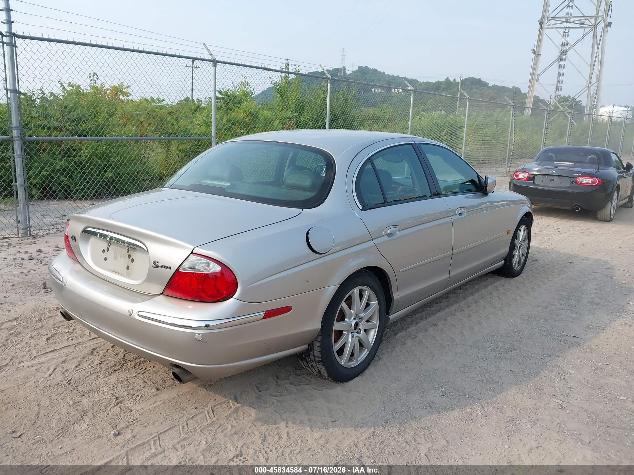 2000 Jaguar S-type 4.0l V8 Silver vin: SAJDA01D8YGL21675