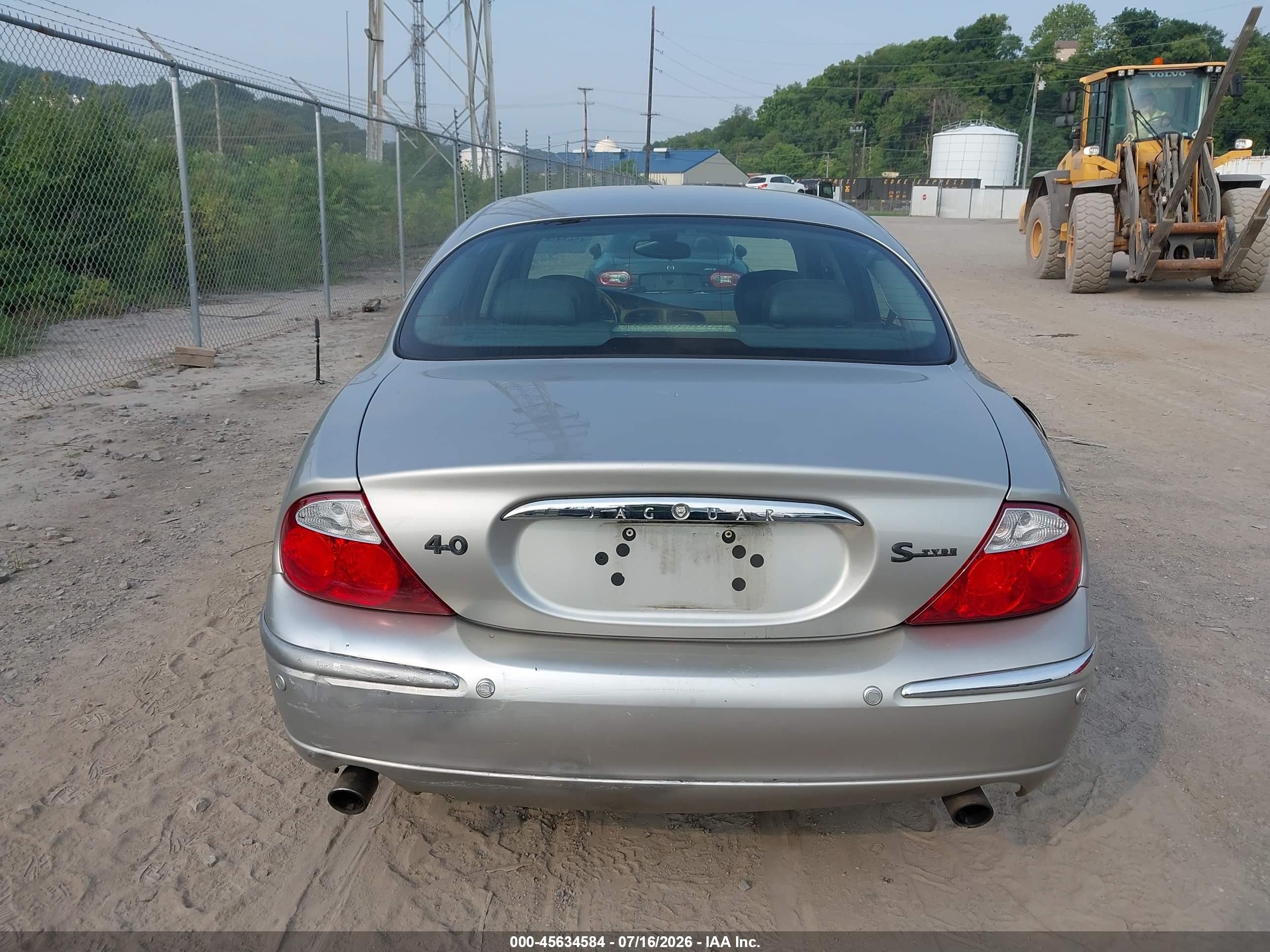2000 Jaguar S-type 4.0l V8 Silver vin: SAJDA01D8YGL21675