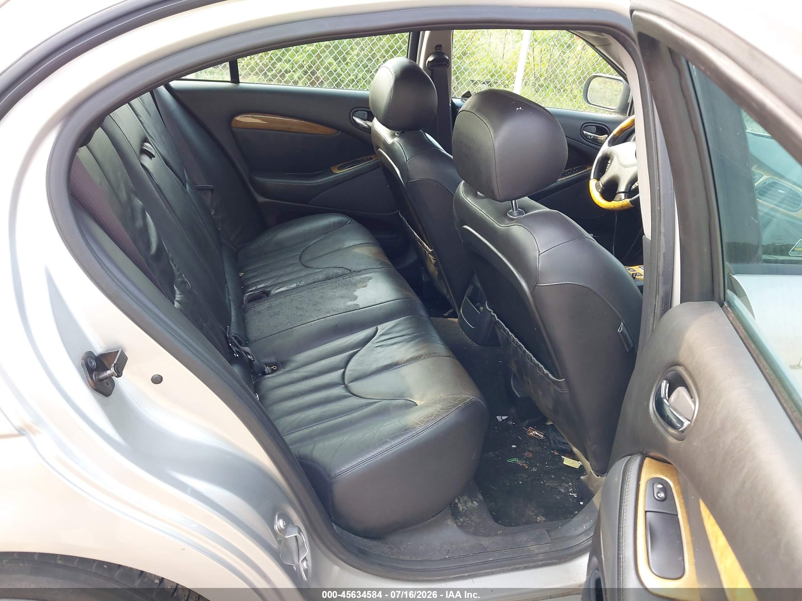 2000 Jaguar S-type 4.0l V8 Silver vin: SAJDA01D8YGL21675