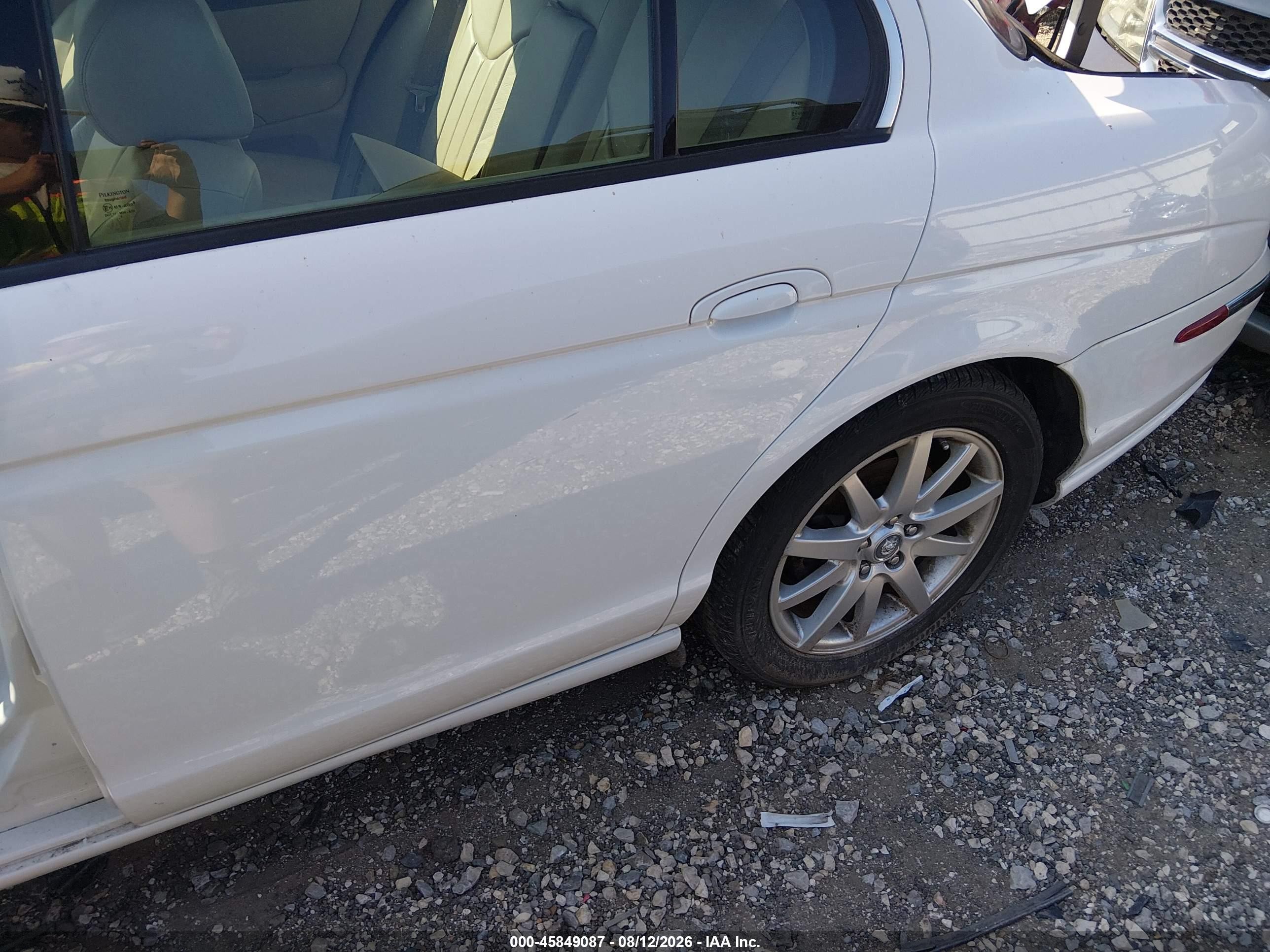 2002 Jaguar S-type 3.0l V6 White vin: SAJDA01N82FM25234