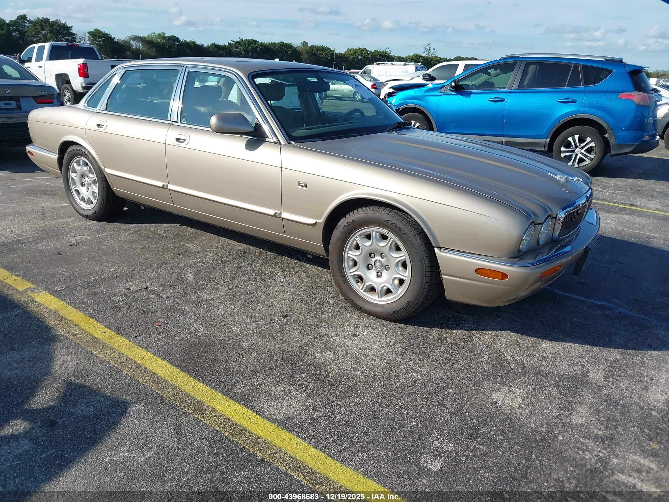 2000 Jaguar Xj8   Gray vin: SAJDA14C0YLF09240