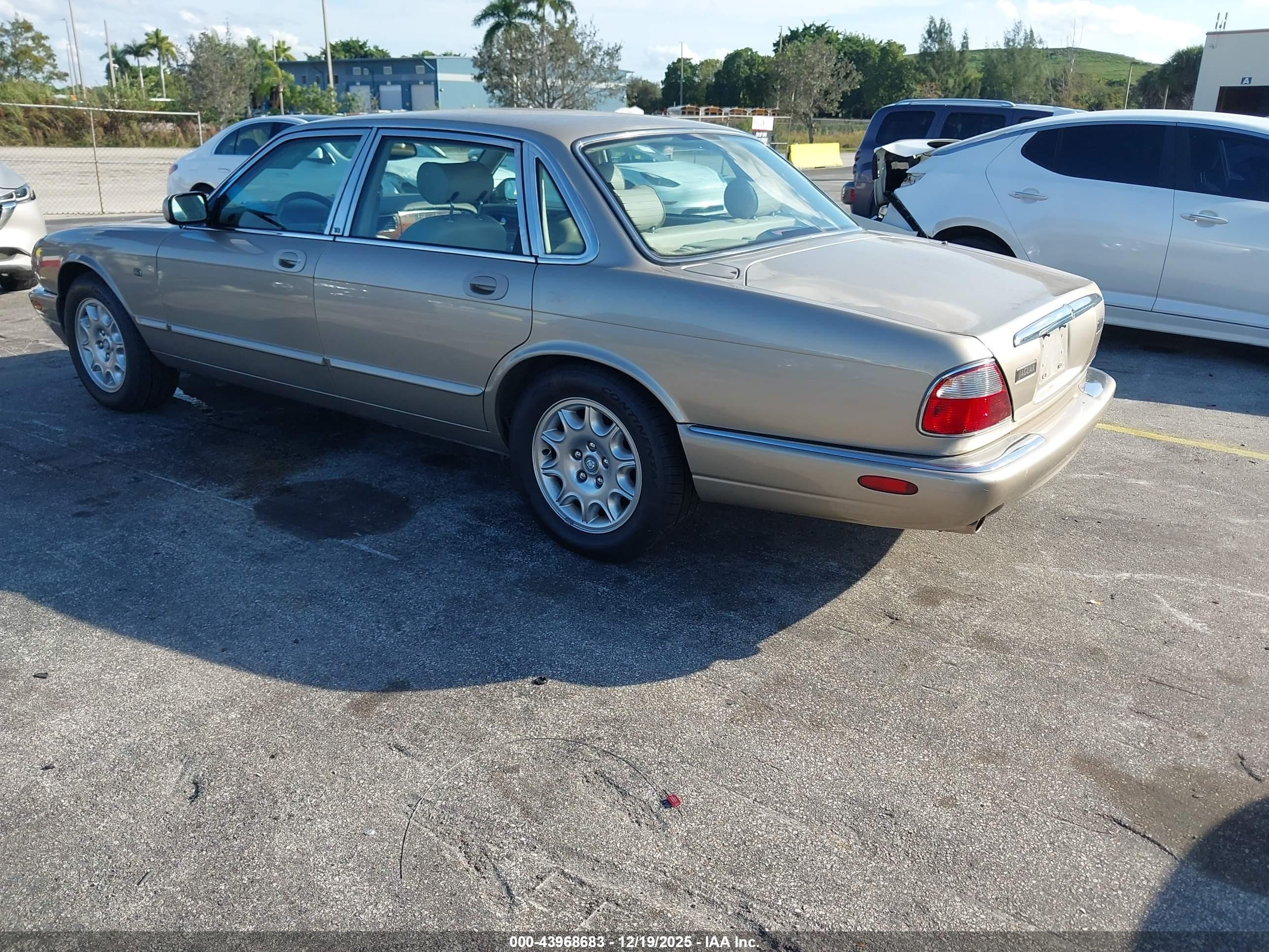 2000 Jaguar Xj8   Gray vin: SAJDA14C0YLF09240
