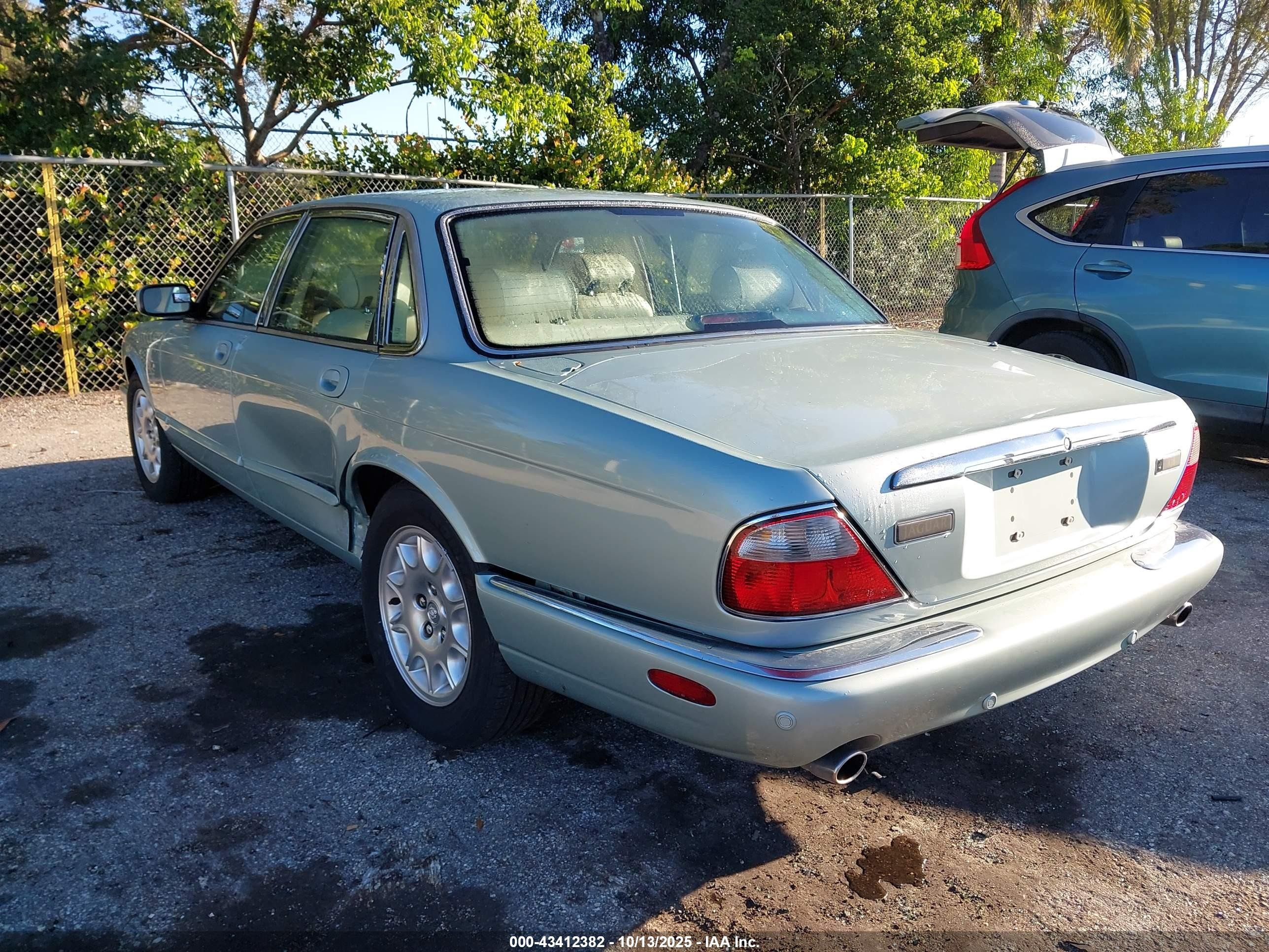 2002 Jaguar Xj8   Light Blue vin: SAJDA14C22LF44353